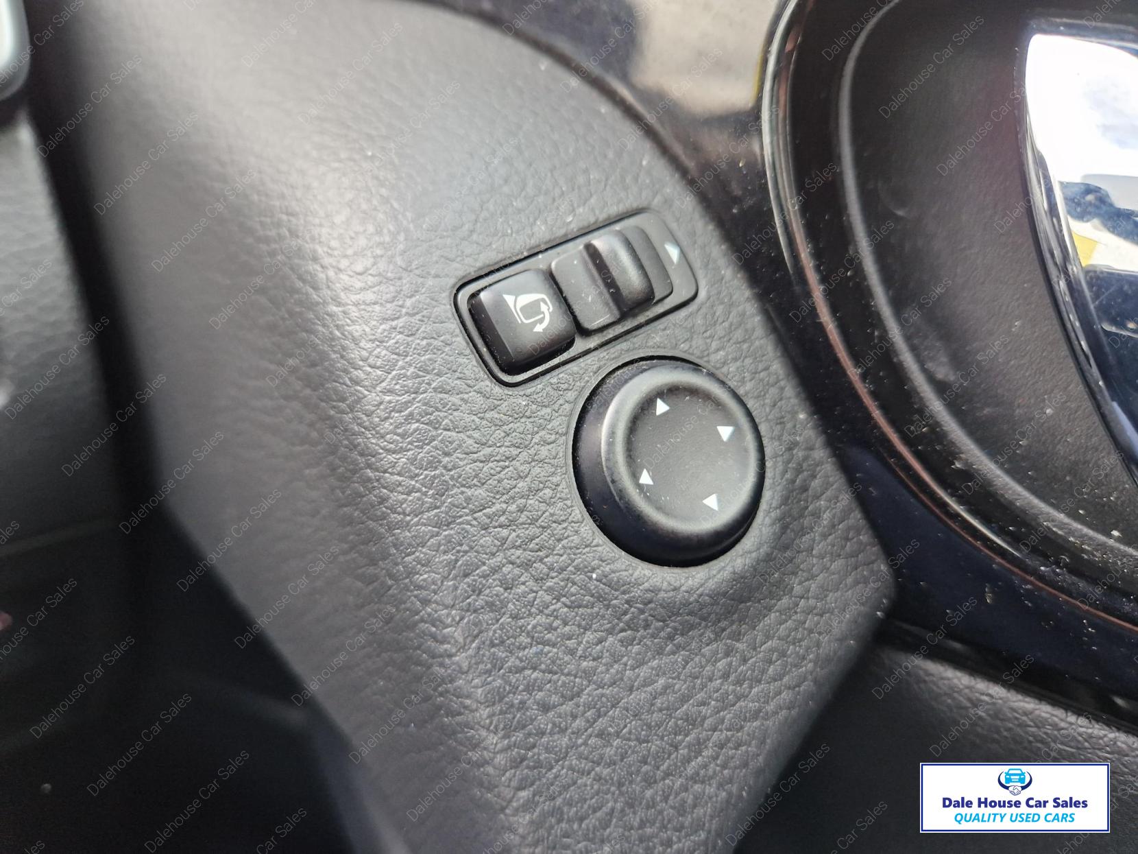 Nissan Qashqai 1.5 dCi N-Vision SUV 5dr Diesel Manual 2WD Euro 6 (s/s) (110 ps)