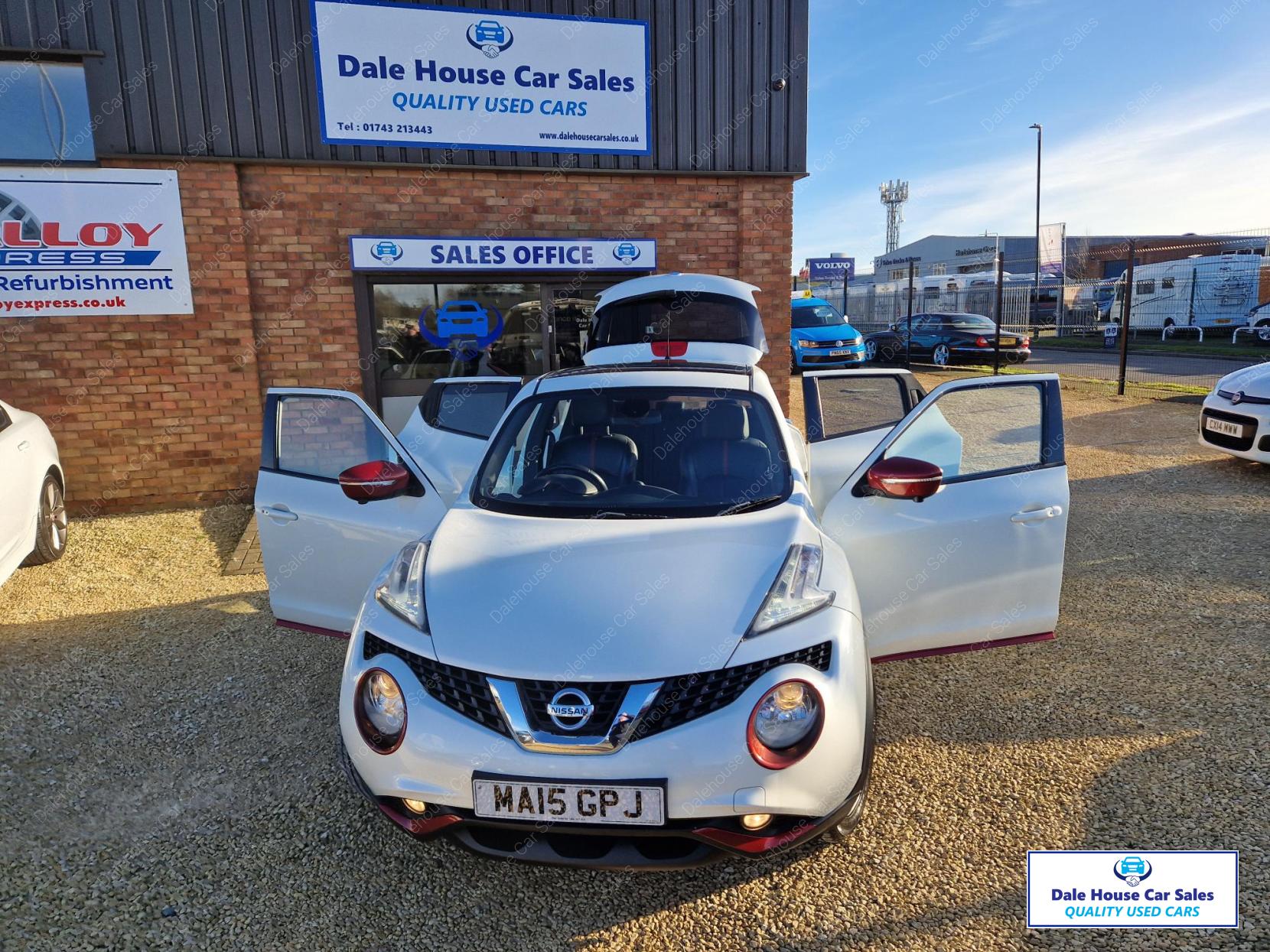 Nissan Juke 1.6 Tekna SUV 5dr Petrol XTRON Euro 5 (117 ps)