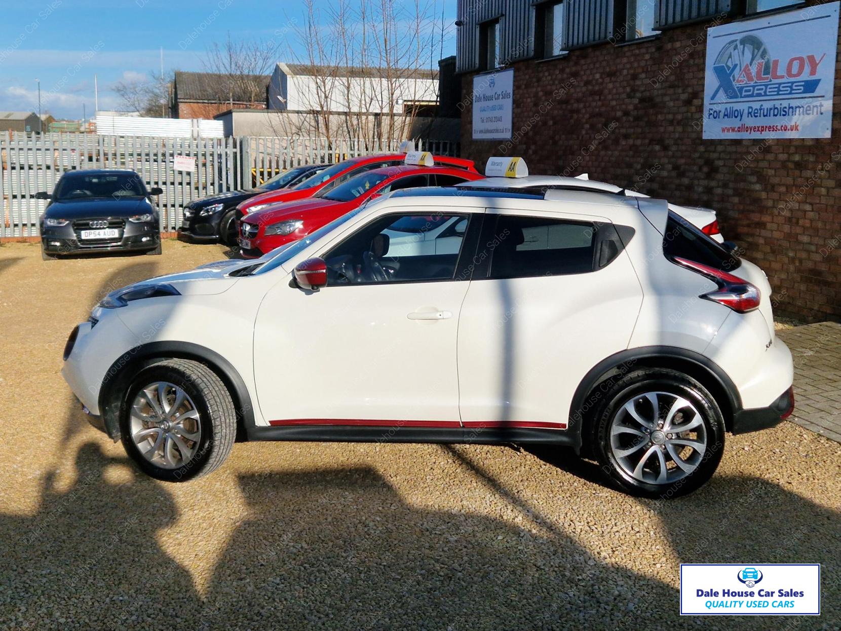 Nissan Juke 1.6 Tekna SUV 5dr Petrol XTRON Euro 5 (117 ps)