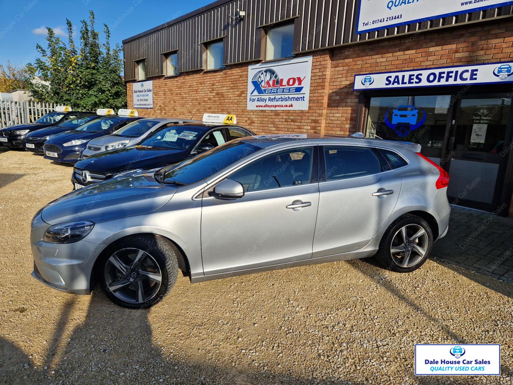 Volvo V40 2.0 D4 R-Design Lux Nav Hatchback 5dr Diesel Auto Euro 6 (s/s) (190 ps)