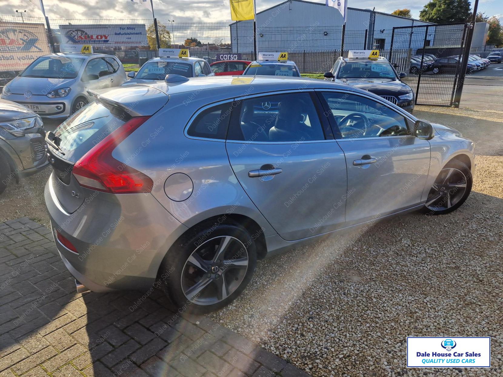 Volvo V40 2.0 D4 R-Design Lux Nav Hatchback 5dr Diesel Auto Euro 6 (s/s) (190 ps)