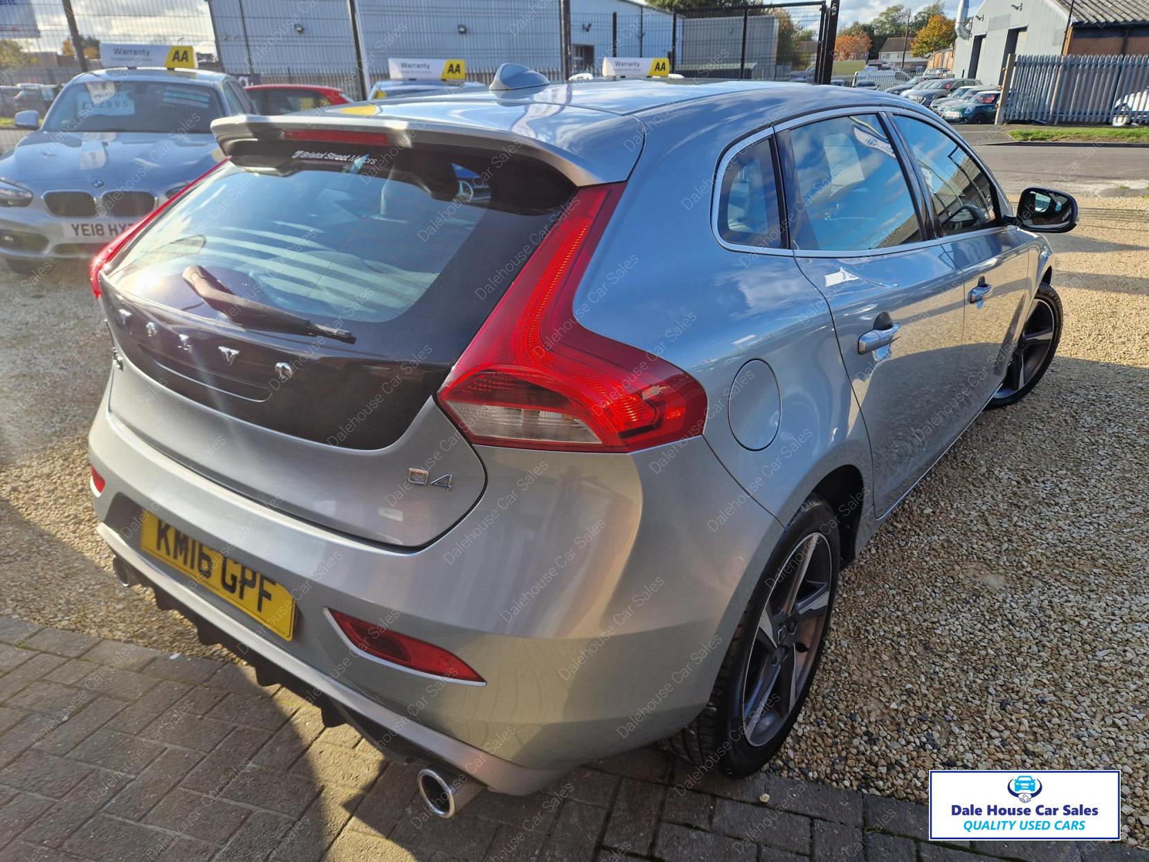 Volvo V40 2.0 D4 R-Design Lux Nav Hatchback 5dr Diesel Auto Euro 6 (s/s) (190 ps)