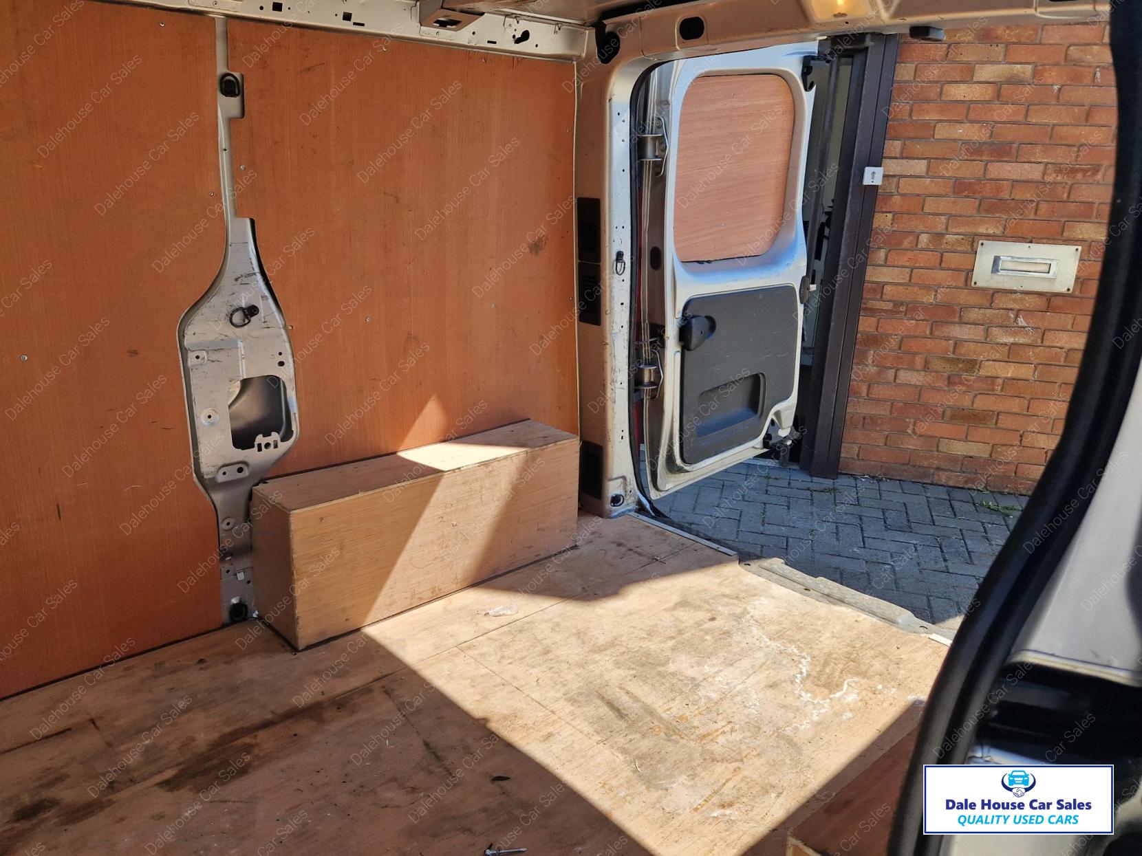 Renault Trafic 1.6 dCi 27 Business Panel Van 5dr Diesel Manual SWB Standard Roof Euro 5 (115 ps)