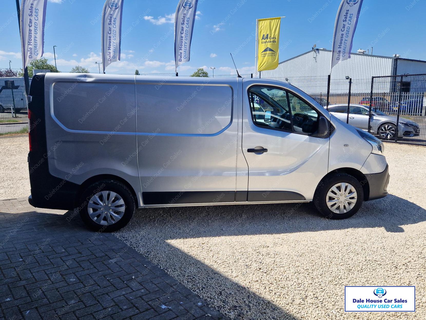 Renault Trafic 1.6 dCi 27 Business Panel Van 5dr Diesel Manual SWB Standard Roof Euro 5 (115 ps)