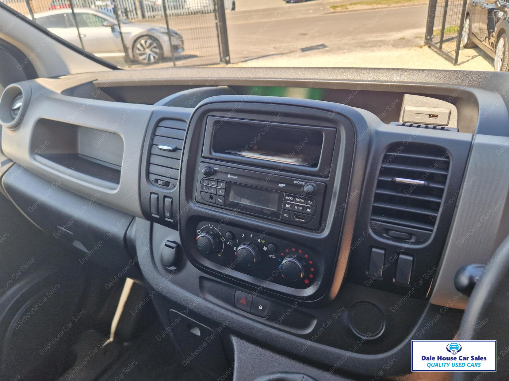 Renault Trafic 1.6 dCi 27 Business Panel Van 5dr Diesel Manual SWB Standard Roof Euro 5 (115 ps)