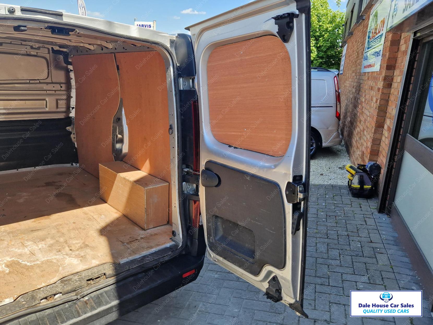 Renault Trafic 1.6 dCi 27 Business Panel Van 5dr Diesel Manual SWB Standard Roof Euro 5 (115 ps)