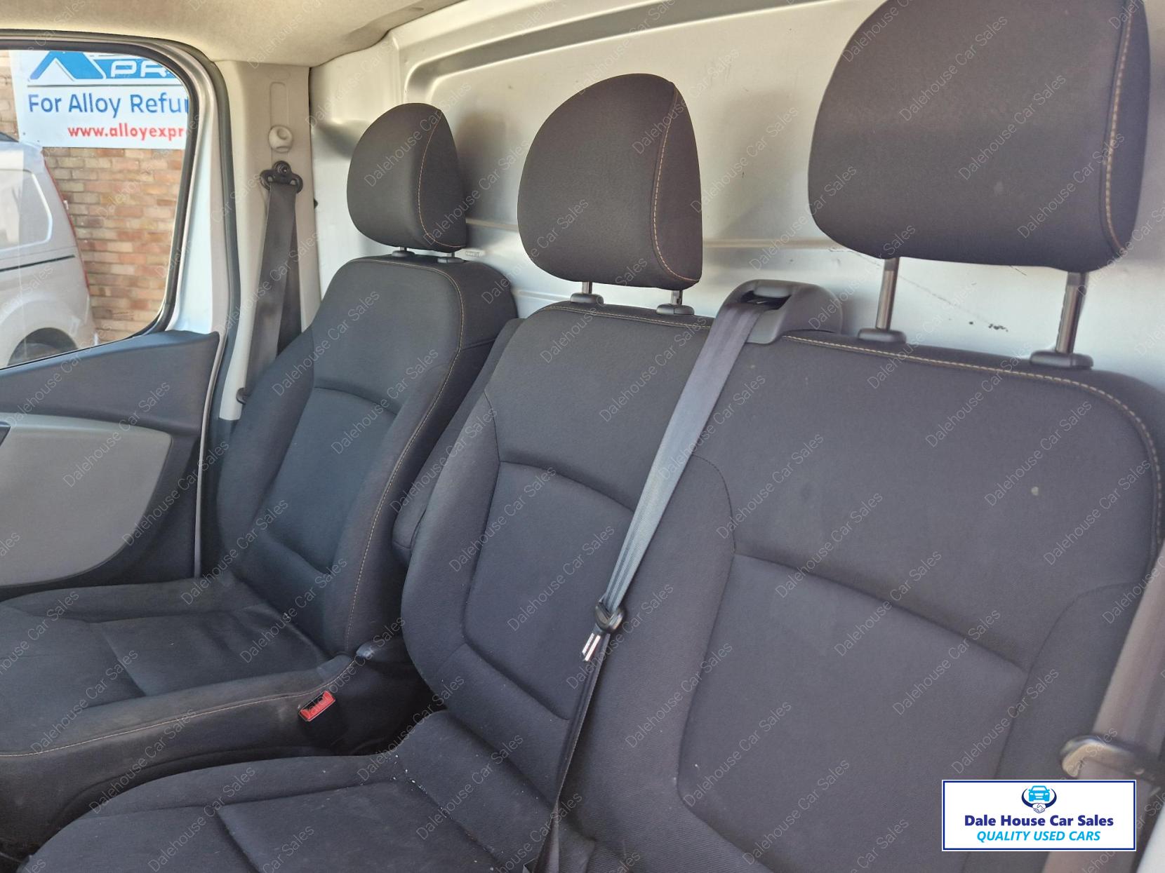 Renault Trafic 1.6 dCi 27 Business Panel Van 5dr Diesel Manual SWB Standard Roof Euro 5 (115 ps)