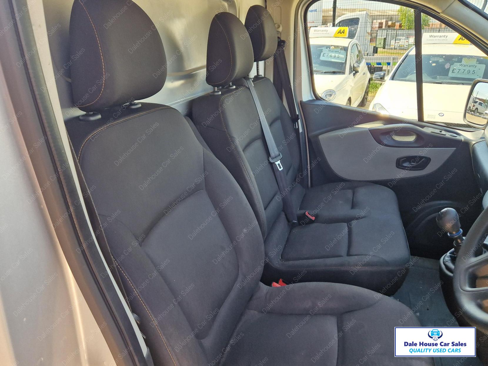 Renault Trafic 1.6 dCi 27 Business Panel Van 5dr Diesel Manual SWB Standard Roof Euro 5 (115 ps)