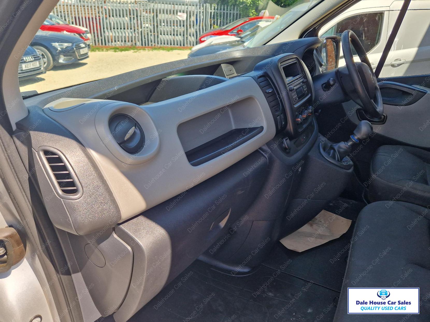 Renault Trafic 1.6 dCi 27 Business Panel Van 5dr Diesel Manual SWB Standard Roof Euro 5 (115 ps)