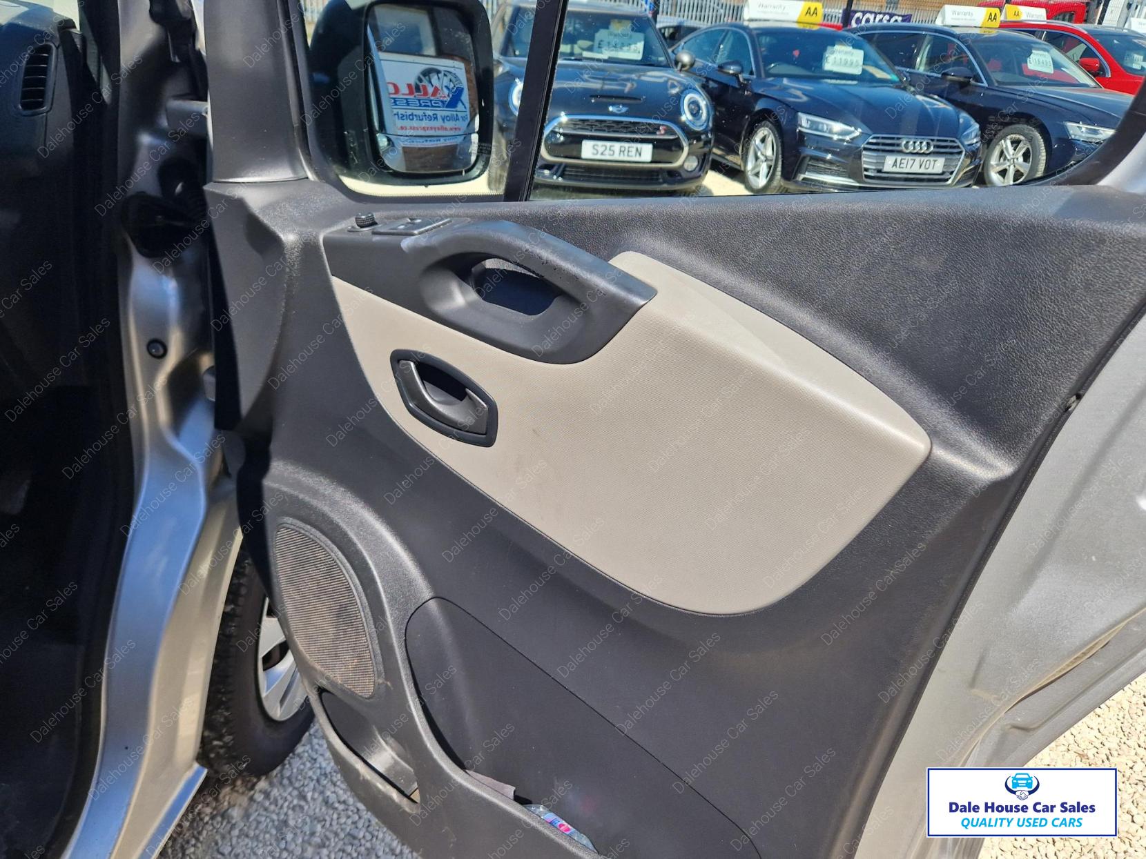 Renault Trafic 1.6 dCi 27 Business Panel Van 5dr Diesel Manual SWB Standard Roof Euro 5 (115 ps)