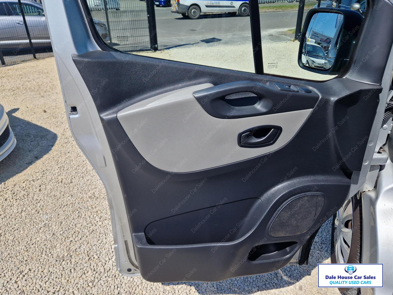 Renault Trafic 1.6 dCi 27 Business Panel Van 5dr Diesel Manual SWB Standard Roof Euro 5 (115 ps)