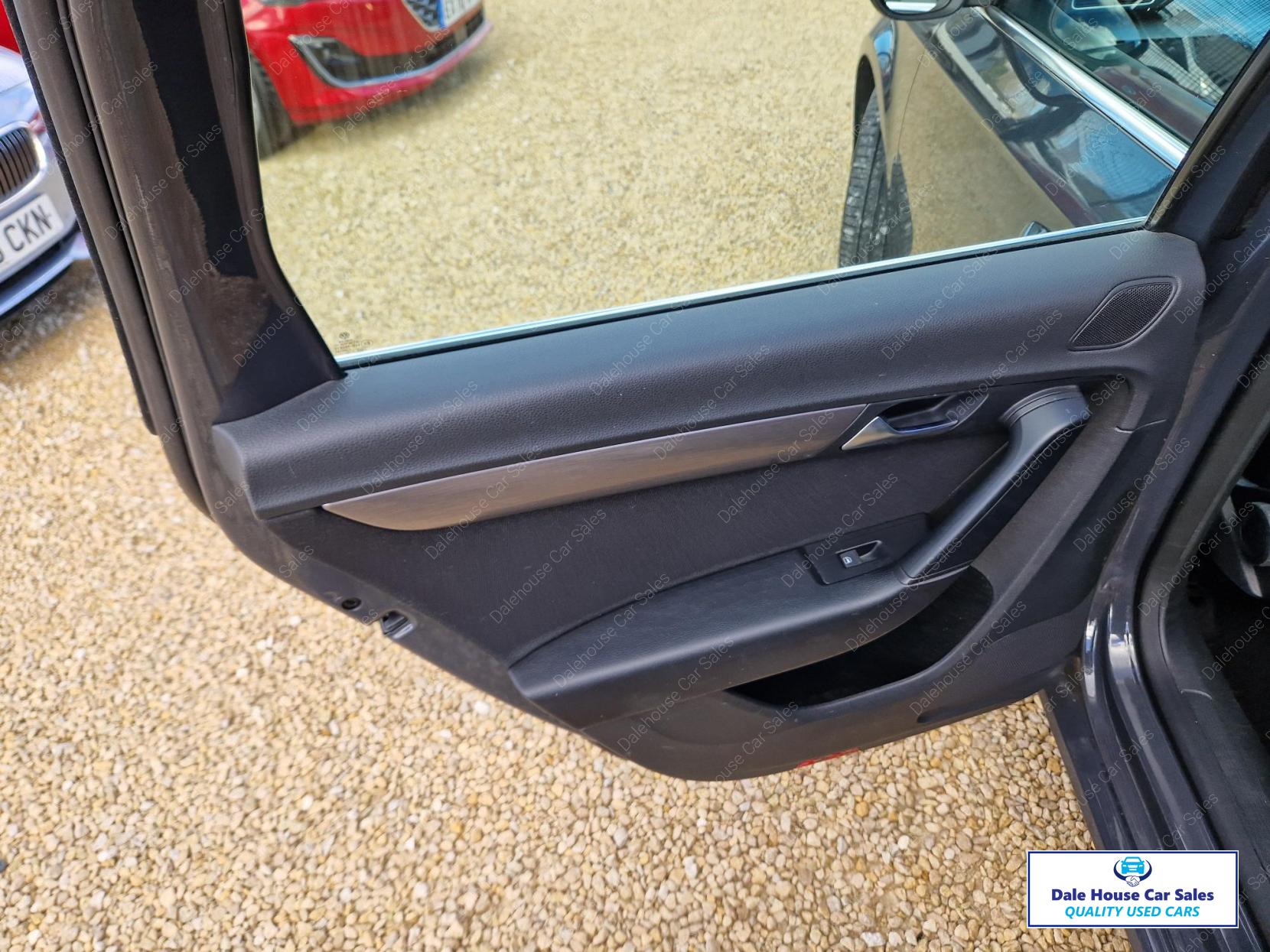 Volkswagen Passat 2.0 TDI BlueMotion Tech Highline Estate 5dr Diesel DSG Euro 5 (s/s) (140 ps)