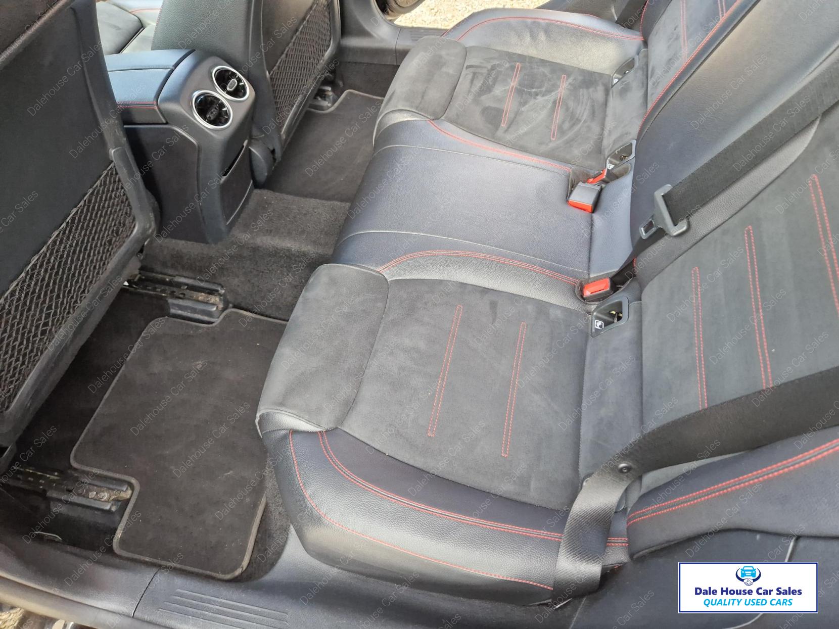 Mercedes-Benz A Class 2.0 A200d AMG Line (Executive) Hatchback 5dr Diesel 8G-DCT Euro 6 (s/s) (150 ps)