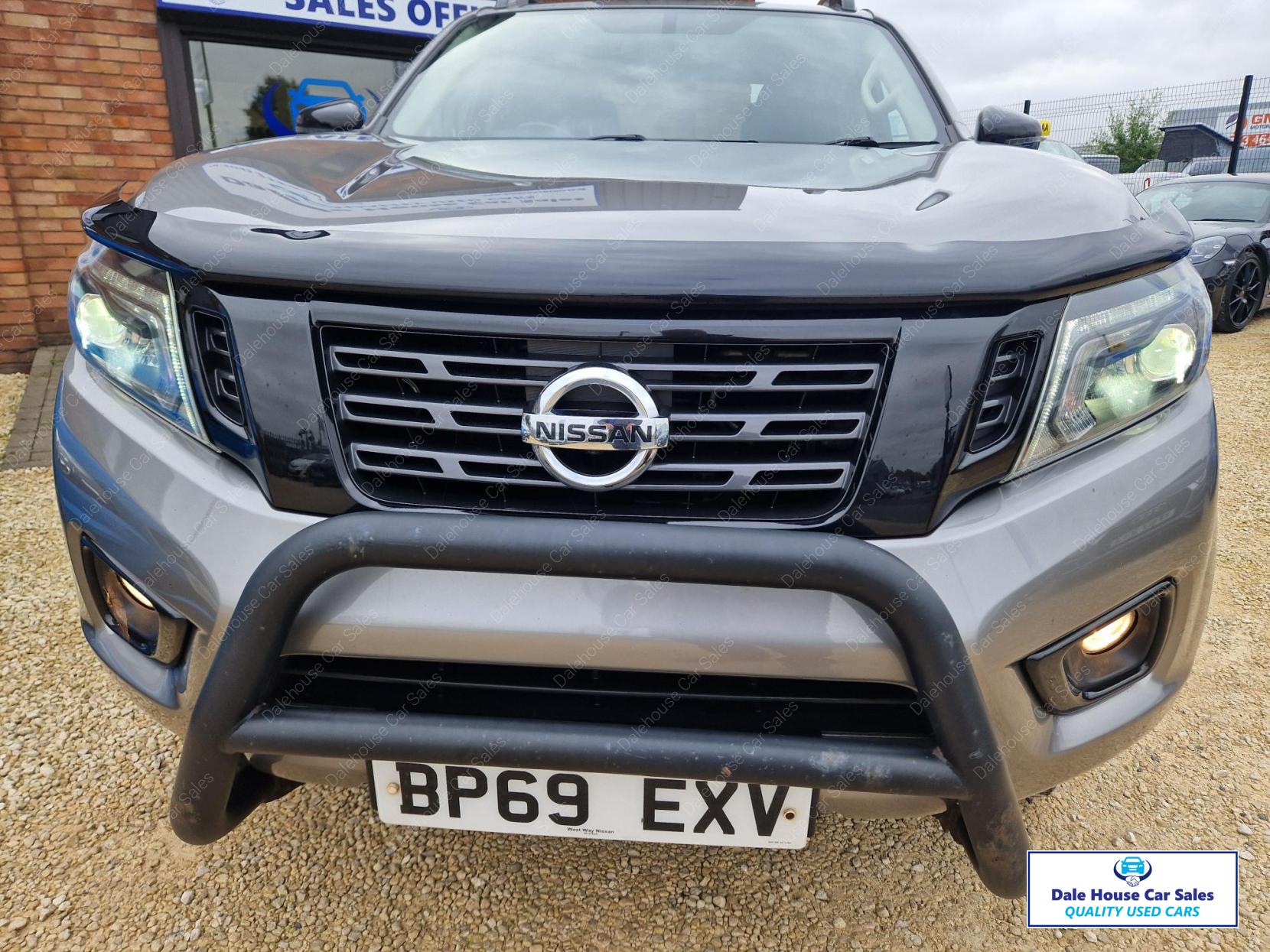 Nissan Navara 2.3 dCi N-Guard Pickup Double Cab 4dr Diesel Auto 4WD Euro 6 (190 ps)