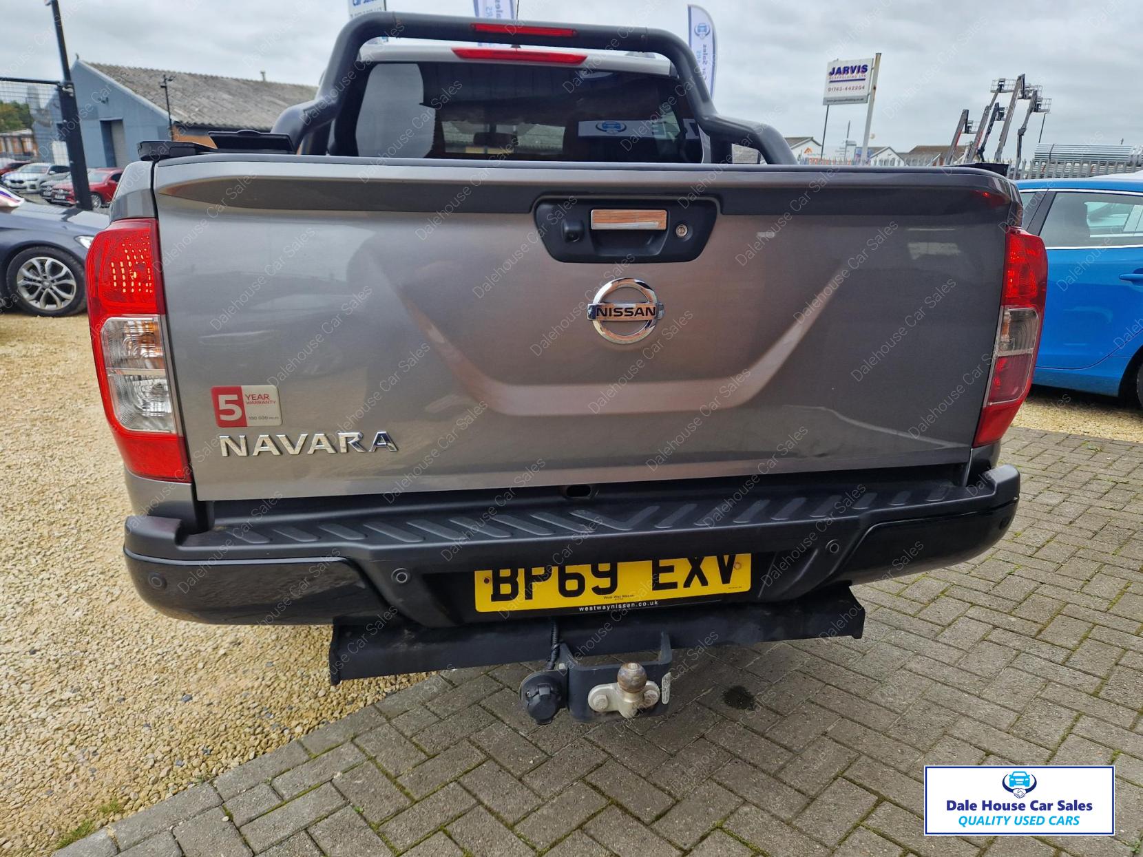 Nissan Navara 2.3 dCi N-Guard Pickup Double Cab 4dr Diesel Auto 4WD Euro 6 (190 ps)