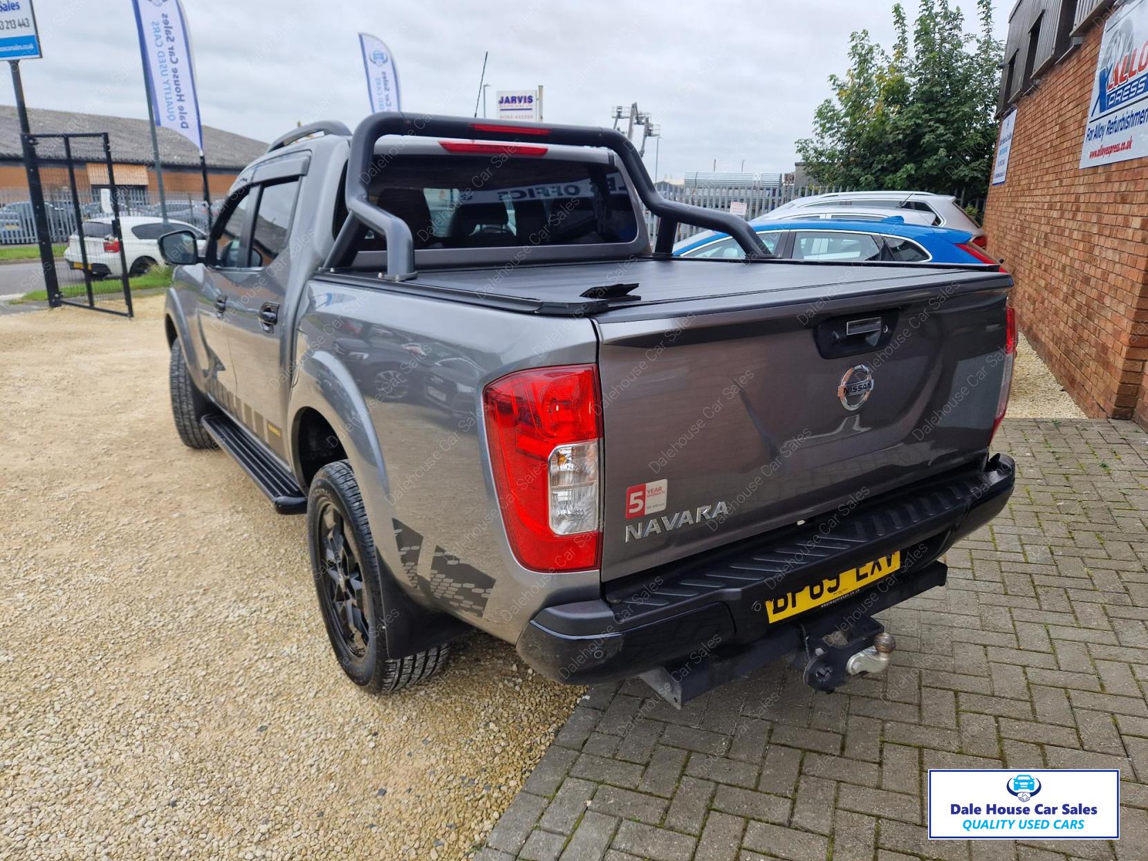 Nissan Navara 2.3 dCi N-Guard Pickup Double Cab 4dr Diesel Auto 4WD Euro 6 (190 ps)