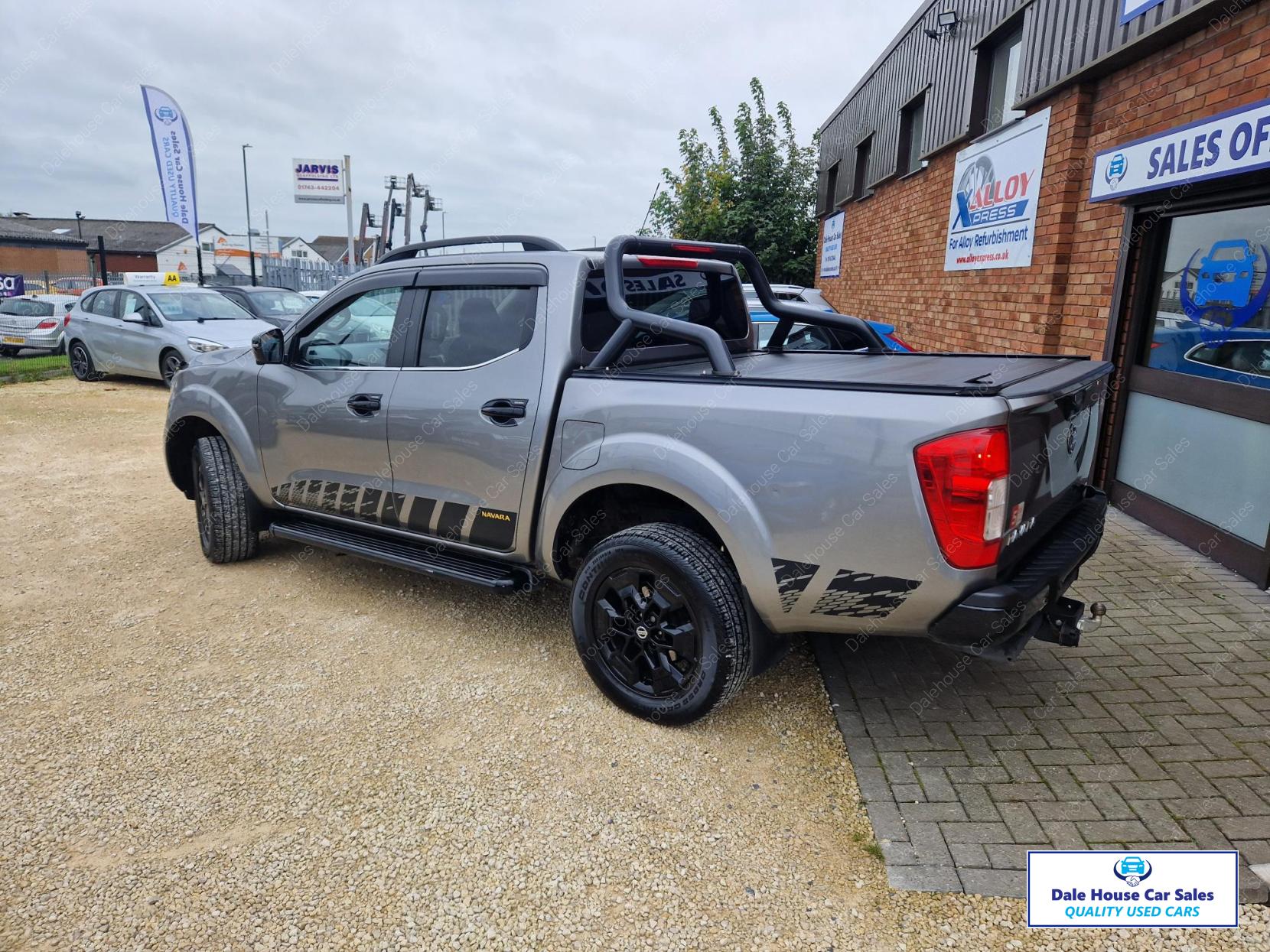 Nissan Navara 2.3 dCi N-Guard Pickup Double Cab 4dr Diesel Auto 4WD Euro 6 (190 ps)