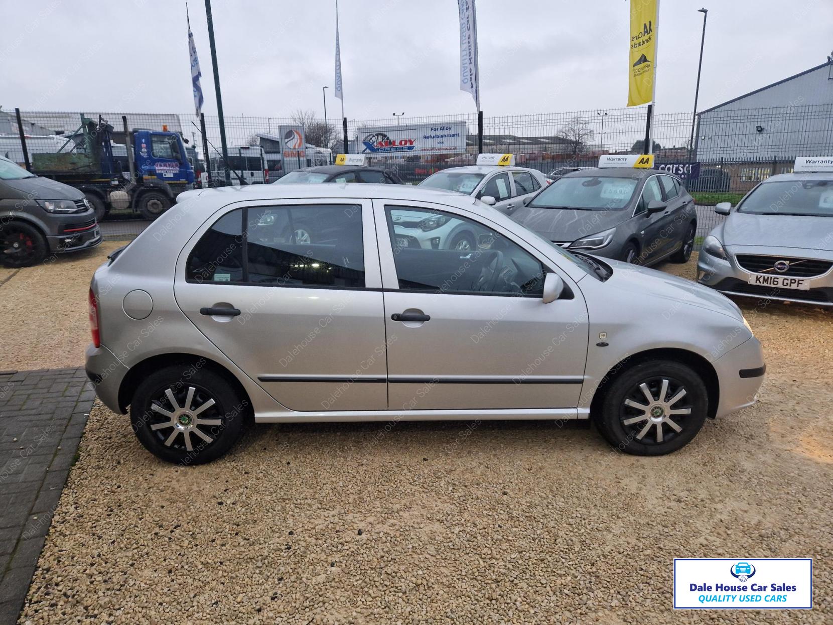 Skoda Fabia 1.4 16V Ambiente Hatchback 5dr Petrol Automatic (182 g/km, 75 bhp)