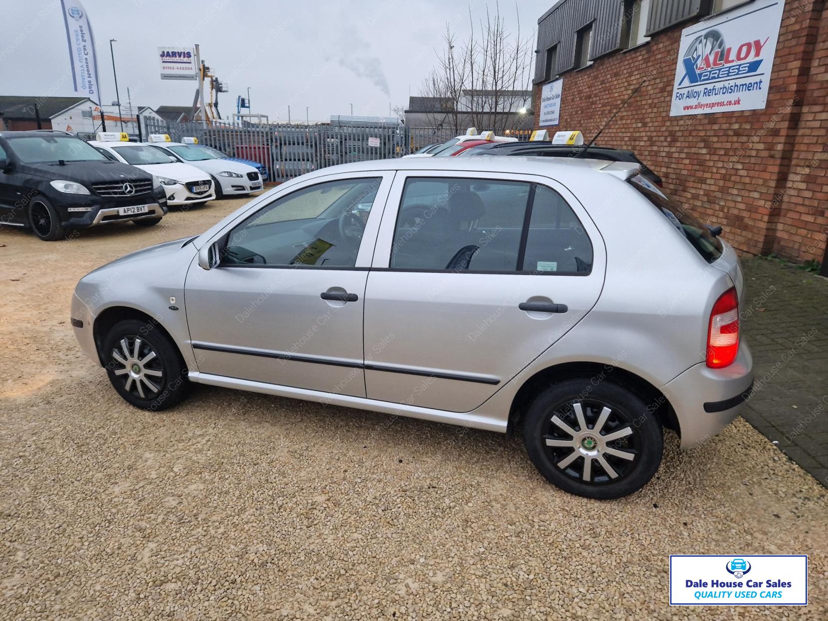 Skoda Fabia 1.4 16V Ambiente Hatchback 5dr Petrol Automatic (182 g/km, 75 bhp)