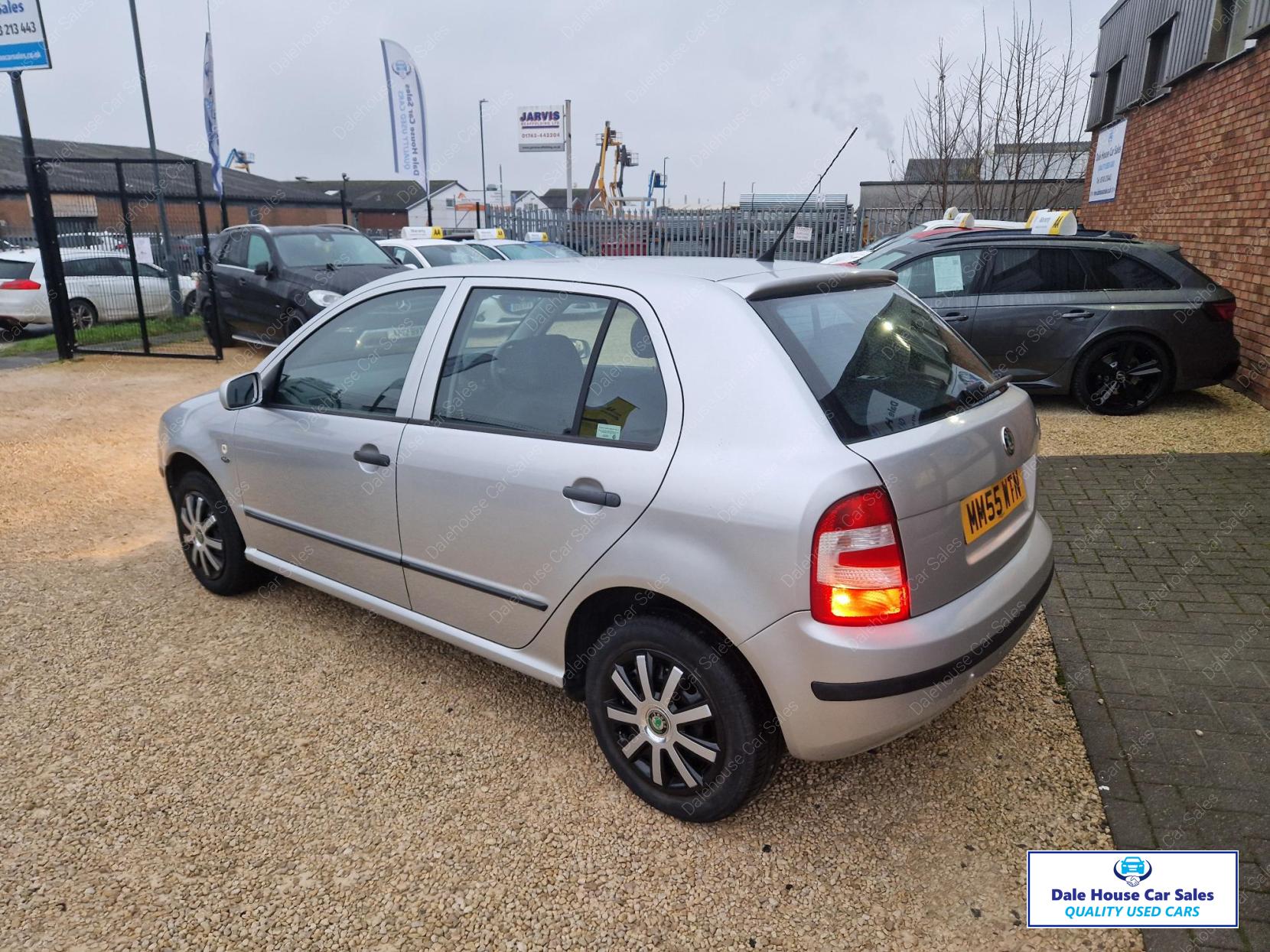 Skoda Fabia 1.4 16V Ambiente Hatchback 5dr Petrol Automatic (182 g/km, 75 bhp)