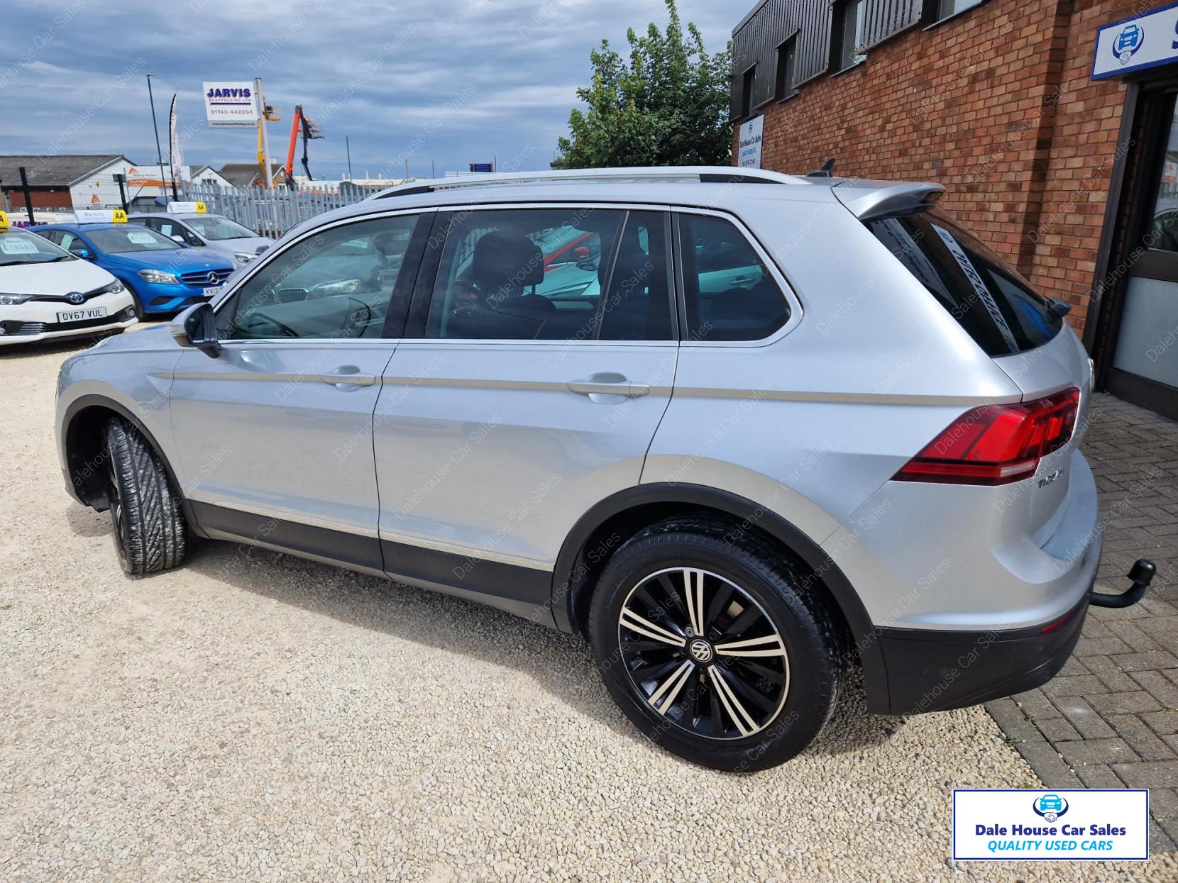 Volkswagen Tiguan 2.0 TDI SE Navigation SUV 5dr Diesel Manual 4Motion Euro 6 (s/s) (150 ps)