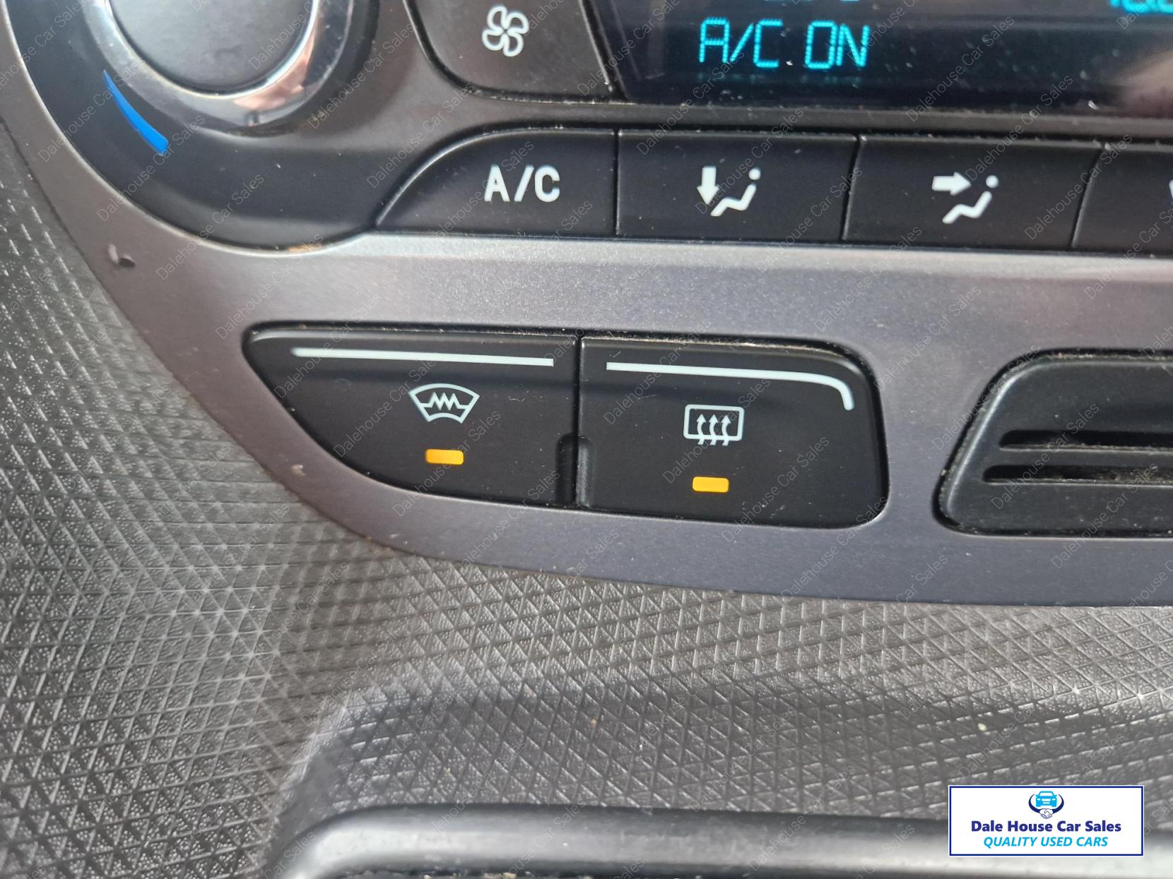Ford Transit Connect 1.6 TDCi 240 Limited Panel Van 5dr Diesel Manual L2 H1 (128 g/km, 113 bhp)