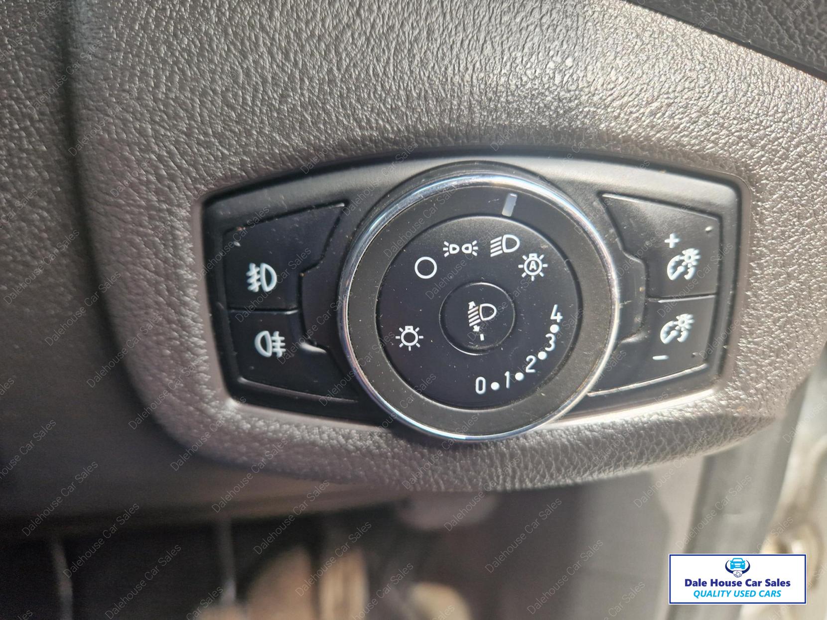 Ford Transit Connect 1.6 TDCi 240 Limited Panel Van 5dr Diesel Manual L2 H1 (128 g/km, 113 bhp)