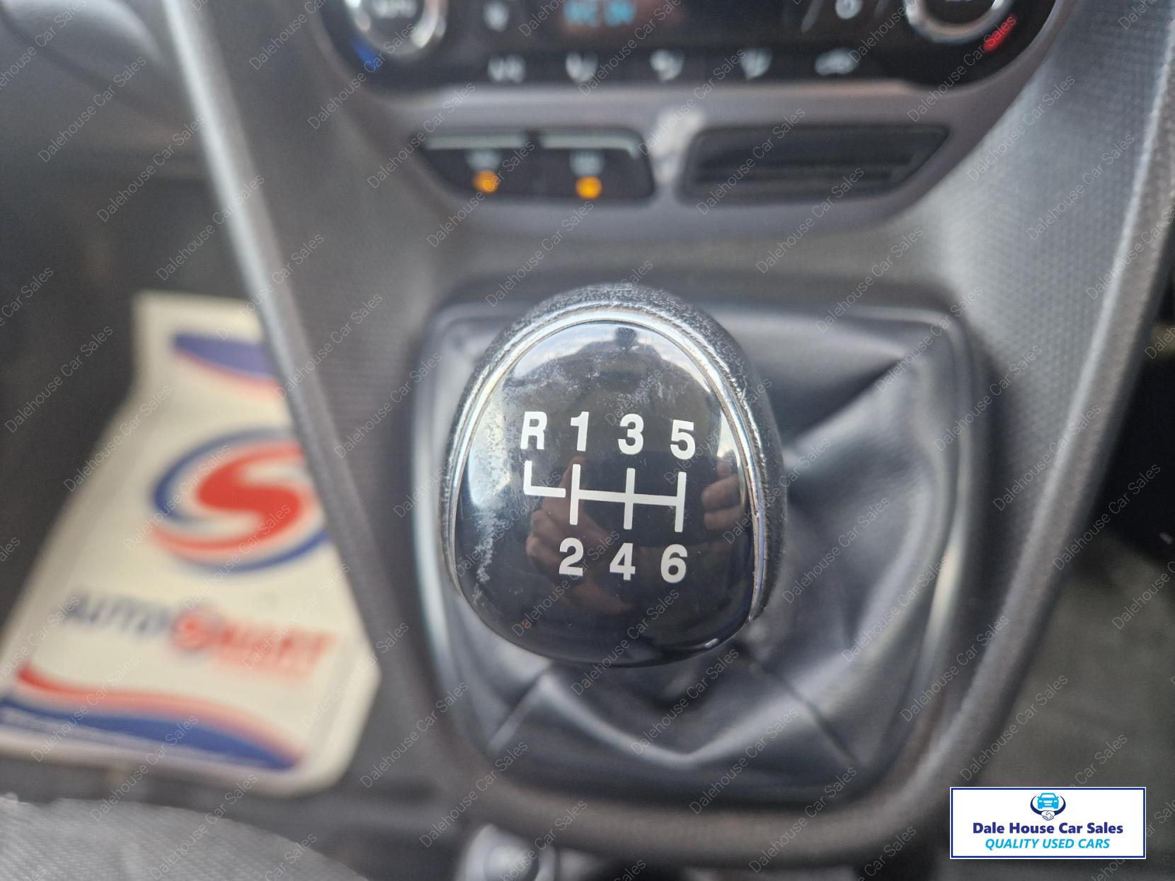 Ford Transit Connect 1.6 TDCi 240 Limited Panel Van 5dr Diesel Manual L2 H1 (128 g/km, 113 bhp)