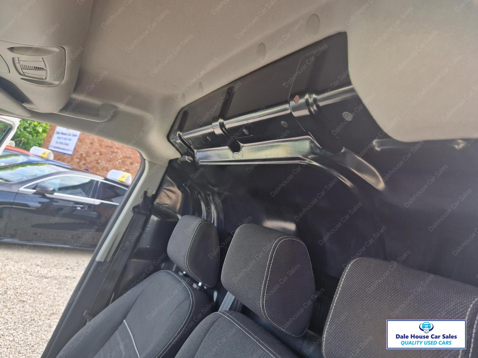 Ford Transit Connect 1.6 TDCi 240 Limited Panel Van 5dr Diesel Manual L2 H1 (128 g/km, 113 bhp)