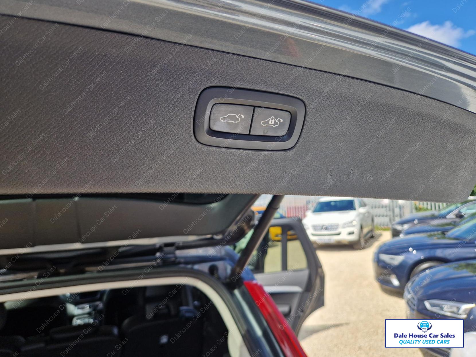 Volvo XC90 2.0 D5 PowerPulse Momentum SUV 5dr Diesel Auto 4WD Euro 6 (s/s) (235 ps)