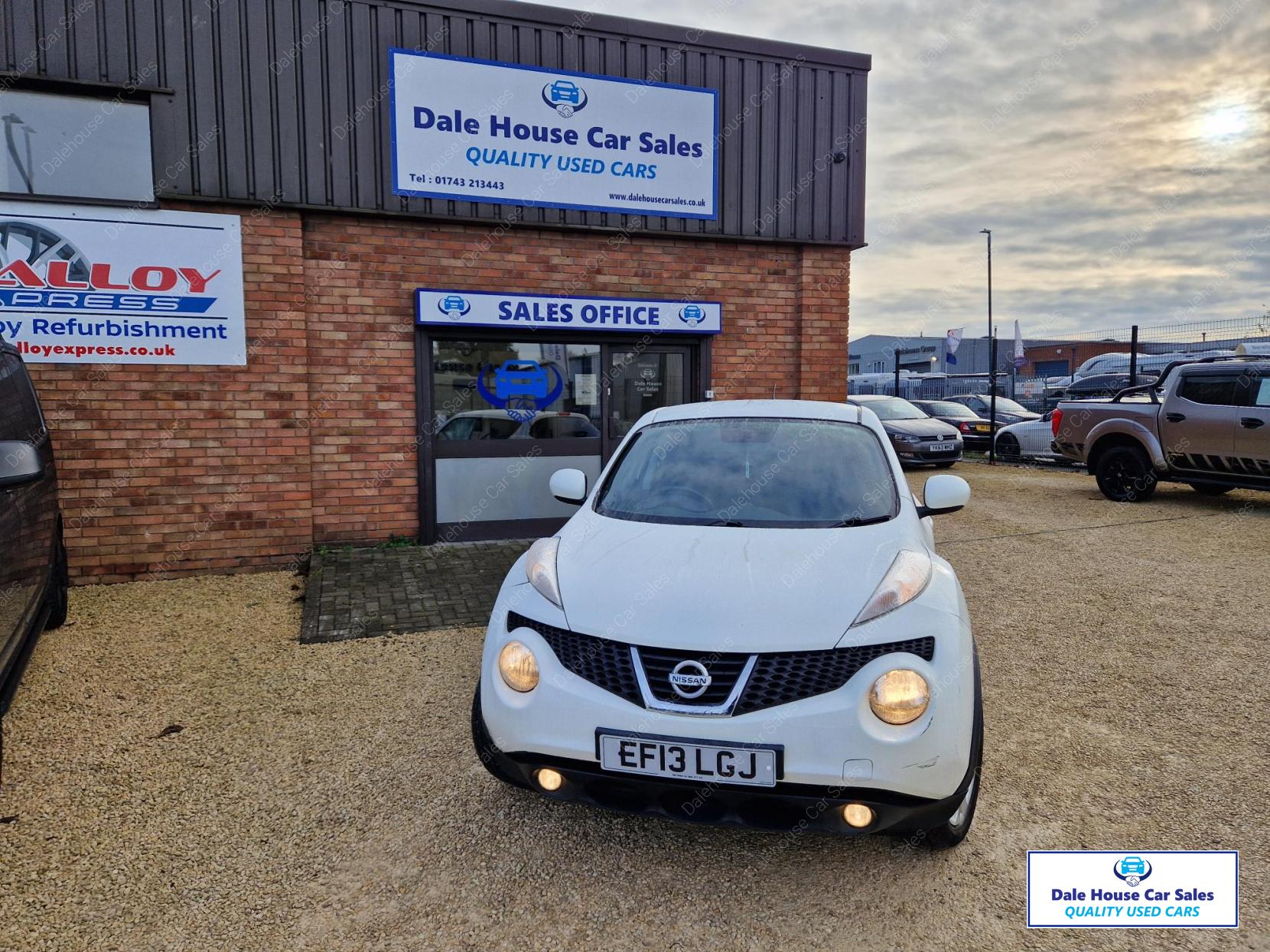 Nissan Juke 1.6 Acenta Premium SUV 5dr Petrol CVT Euro 5 (117 ps)