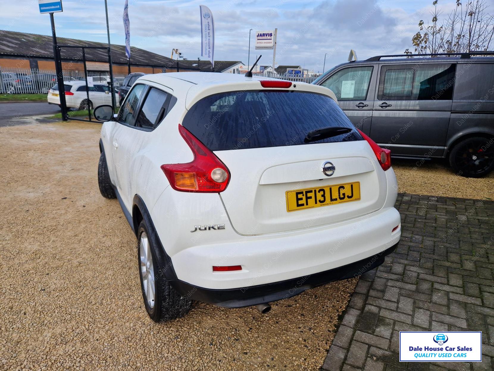 Nissan Juke 1.6 Acenta Premium SUV 5dr Petrol CVT Euro 5 (117 ps)