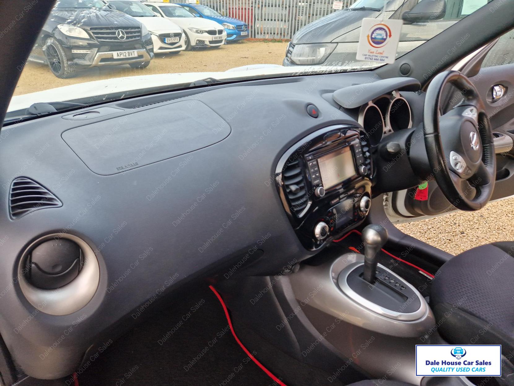 Nissan Juke 1.6 Acenta Premium SUV 5dr Petrol CVT Euro 5 (117 ps)