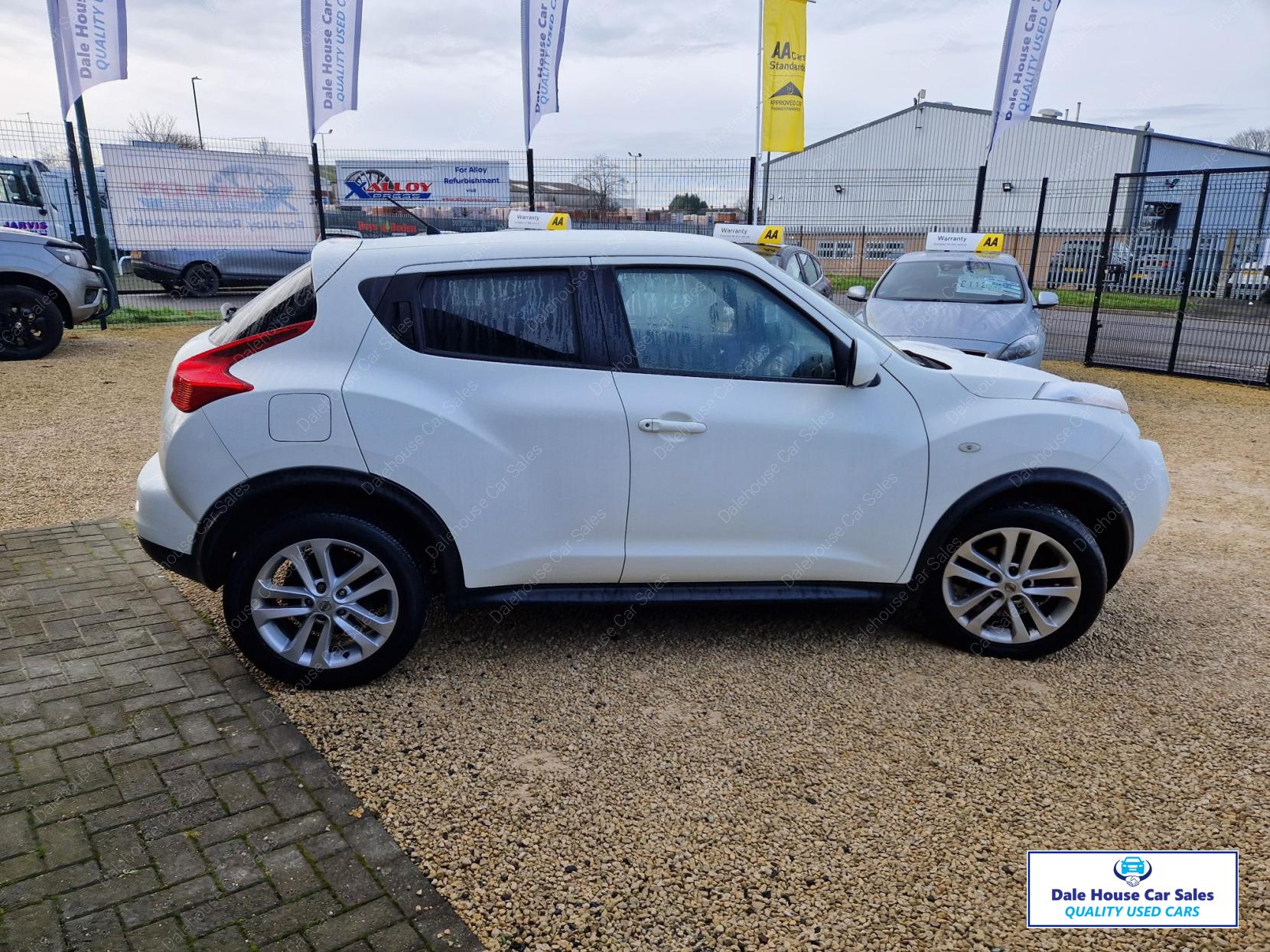 Nissan Juke 1.6 Acenta Premium SUV 5dr Petrol CVT Euro 5 (117 ps)