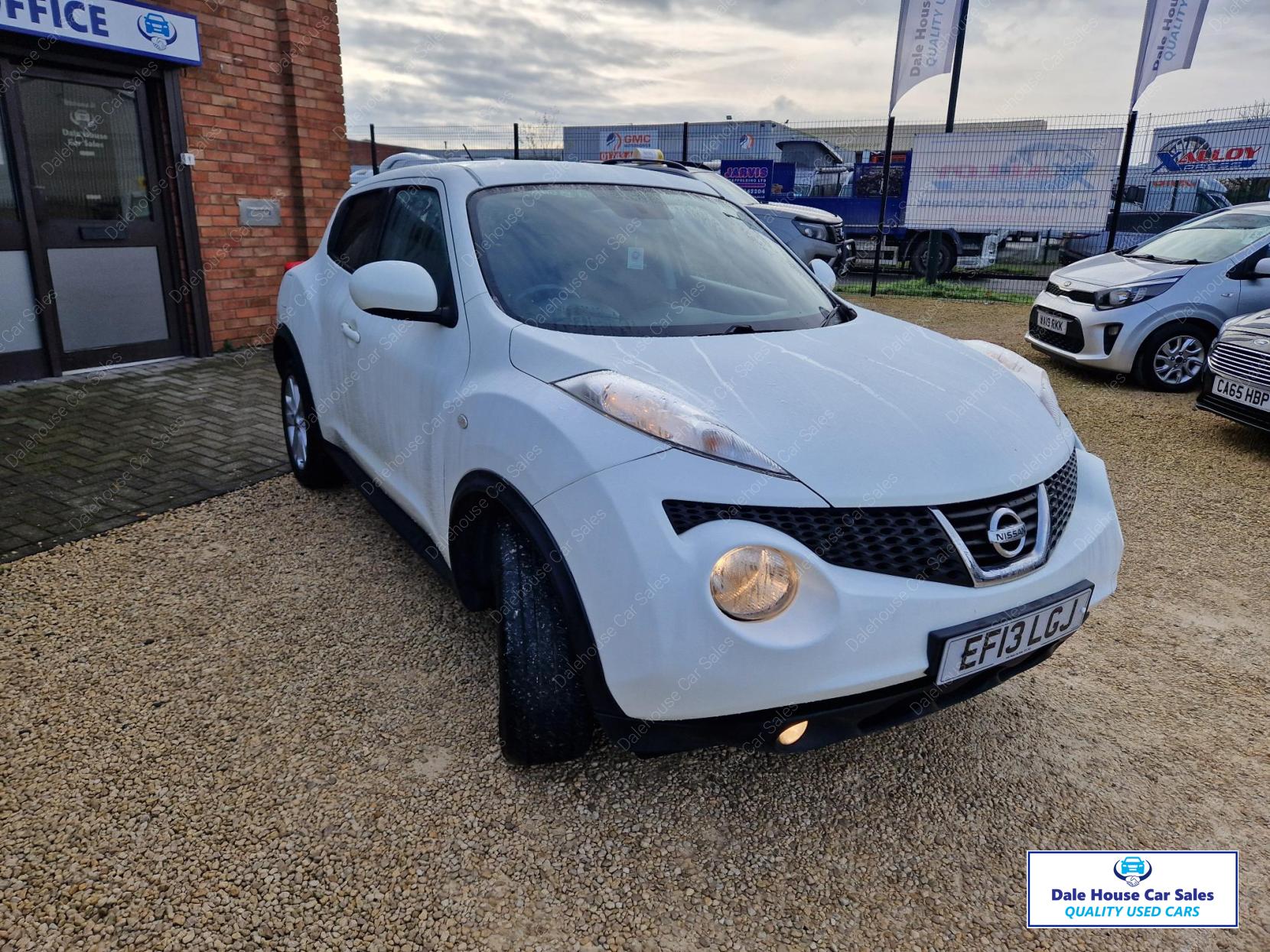 Nissan Juke 1.6 Acenta Premium SUV 5dr Petrol CVT Euro 5 (117 ps)