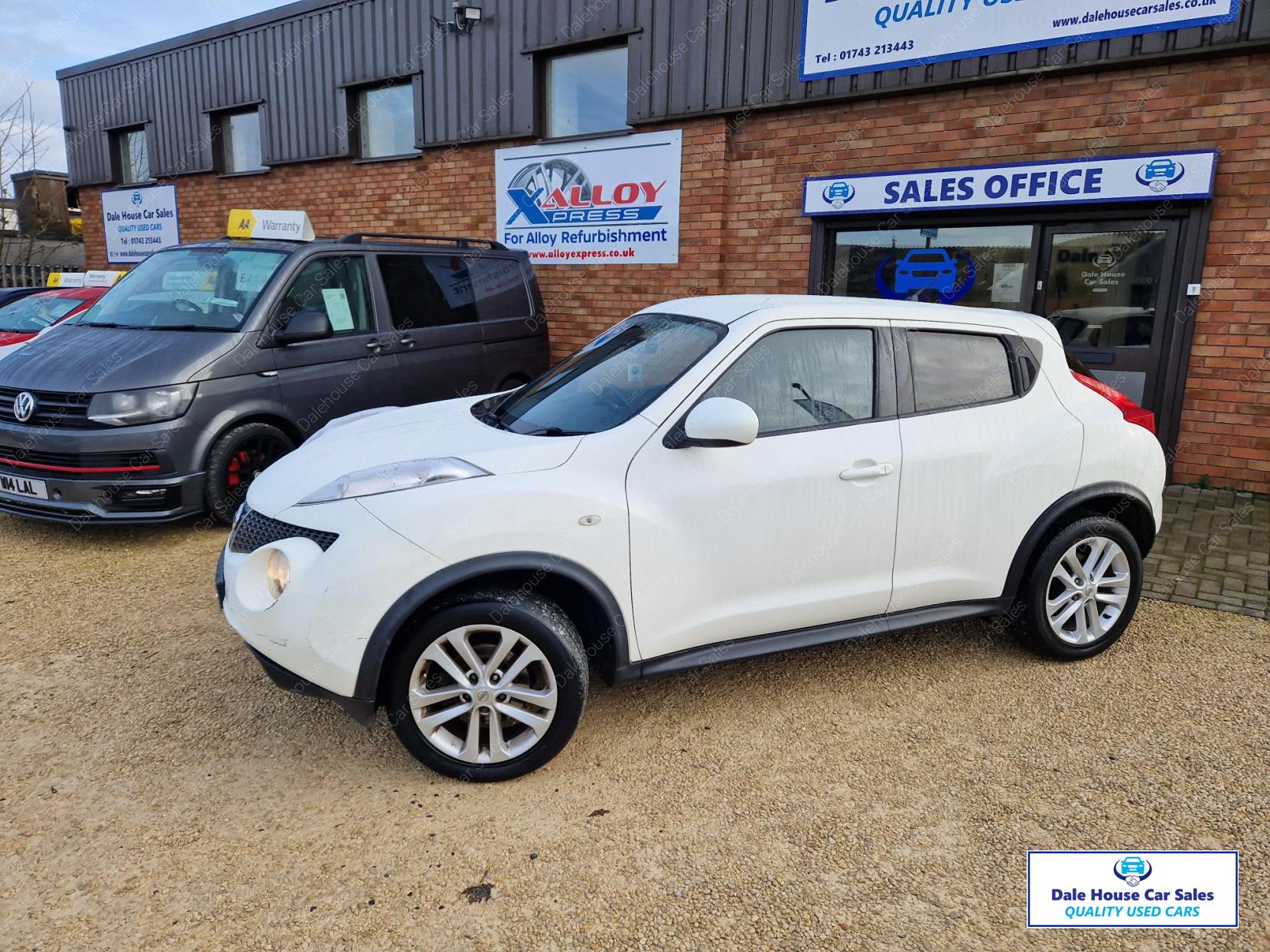 Nissan Juke 1.6 Acenta Premium SUV 5dr Petrol CVT Euro 5 (117 ps)