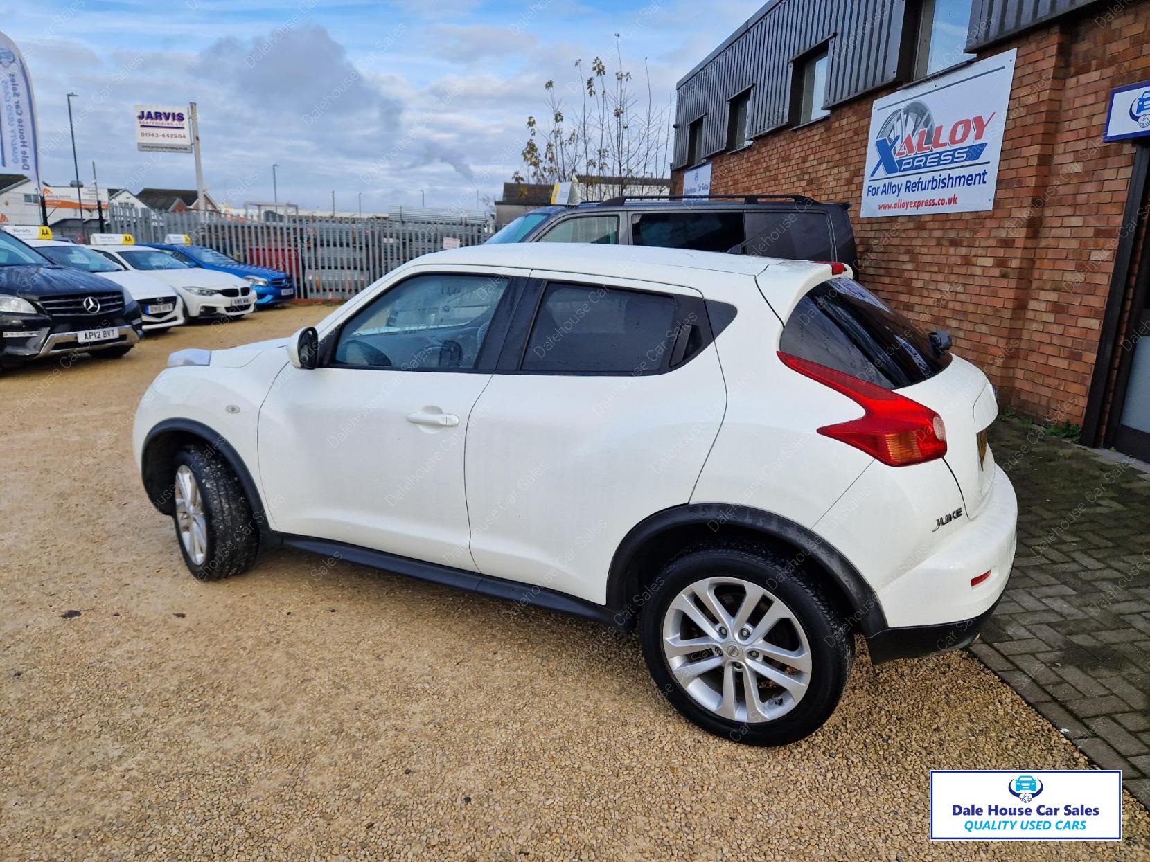 Nissan Juke 1.6 Acenta Premium SUV 5dr Petrol CVT Euro 5 (117 ps)