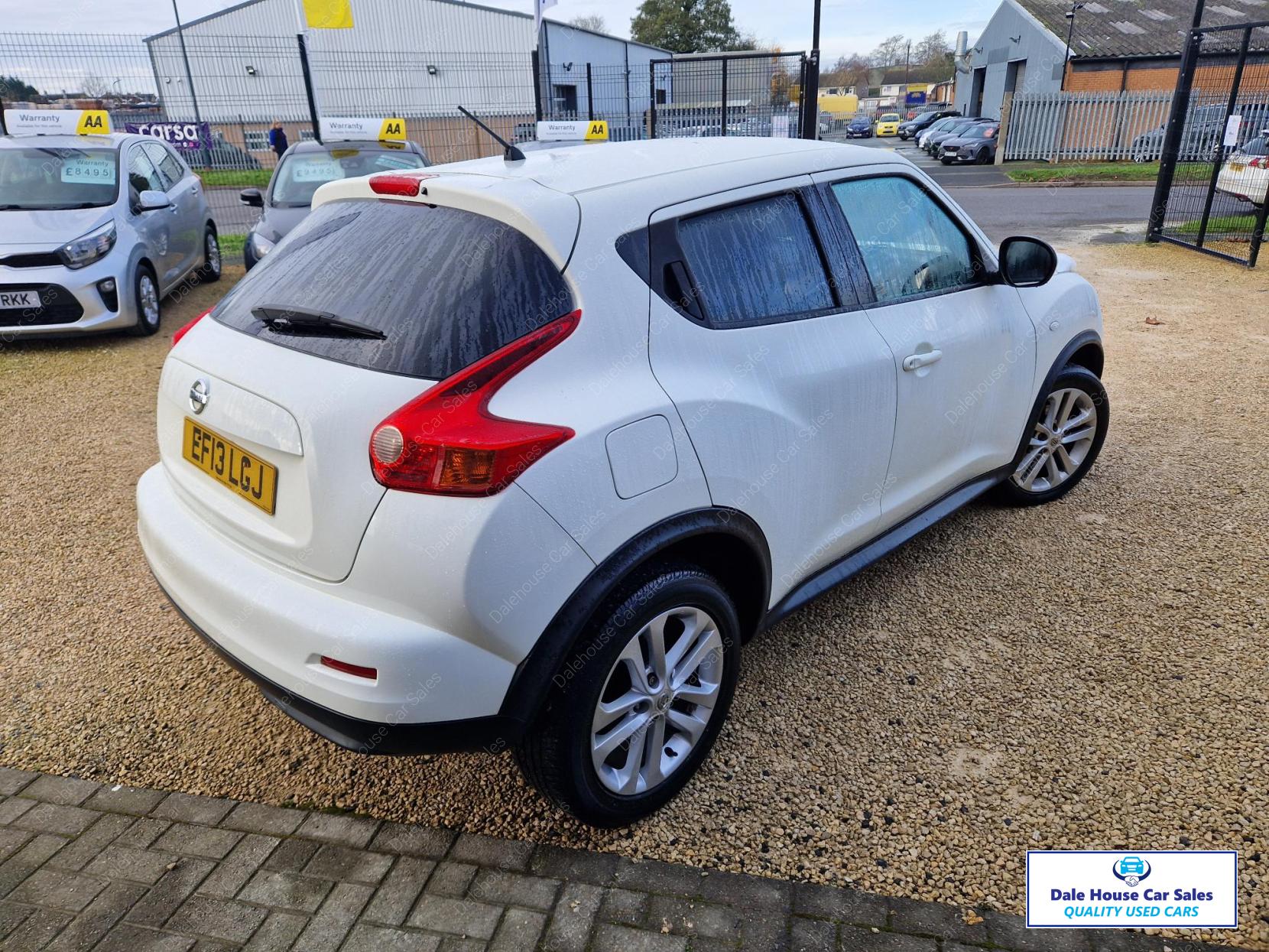 Nissan Juke 1.6 Acenta Premium SUV 5dr Petrol CVT Euro 5 (117 ps)