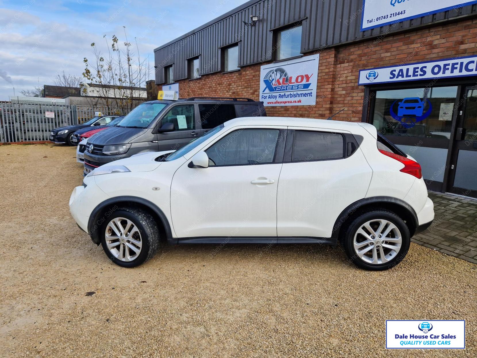 Nissan Juke 1.6 Acenta Premium SUV 5dr Petrol CVT Euro 5 (117 ps)