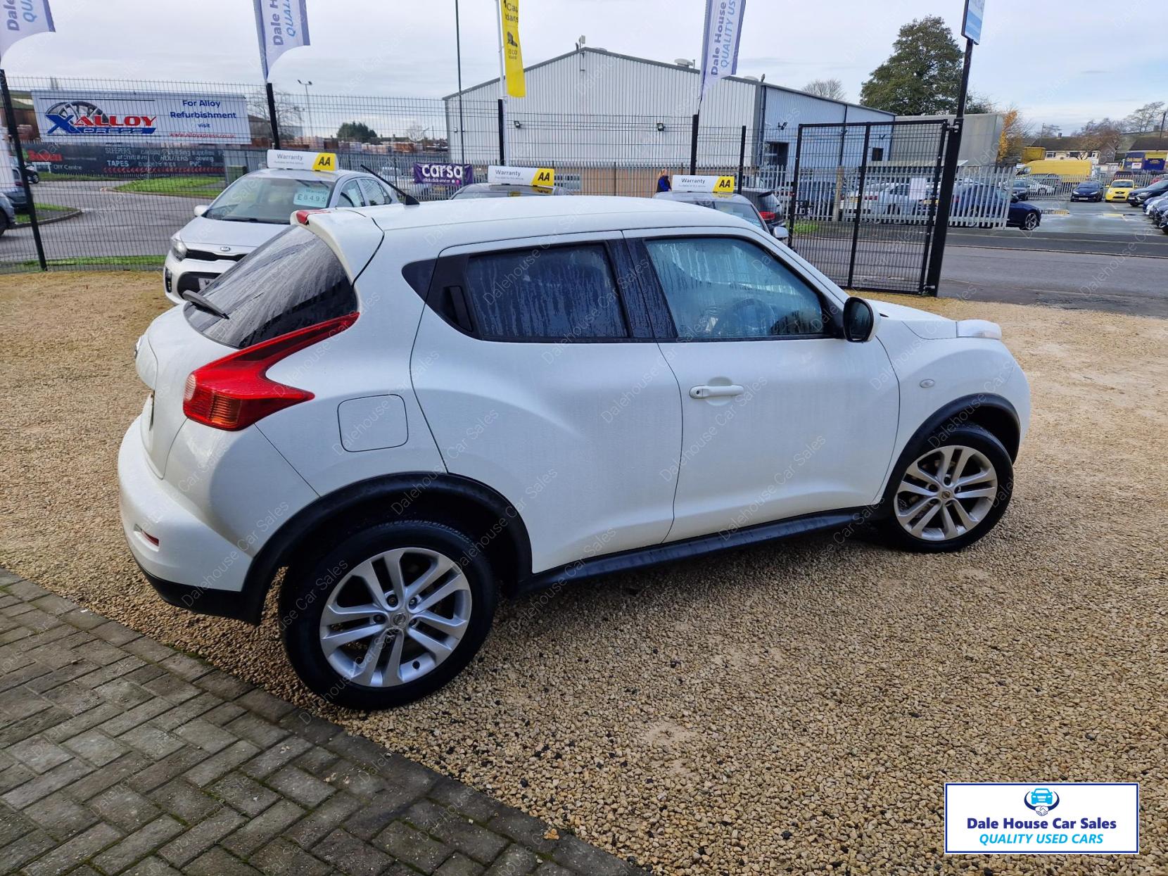 Nissan Juke 1.6 Acenta Premium SUV 5dr Petrol CVT Euro 5 (117 ps)