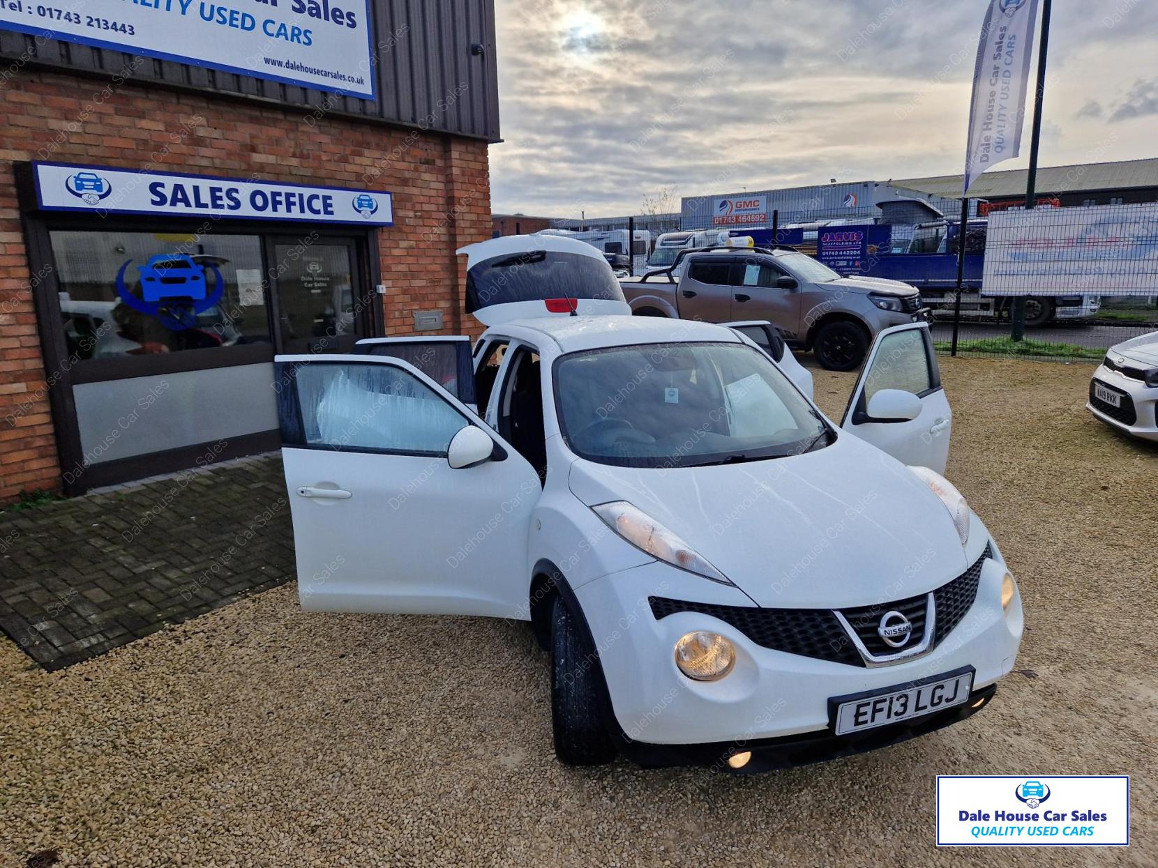 Nissan Juke 1.6 Acenta Premium SUV 5dr Petrol CVT Euro 5 (117 ps)