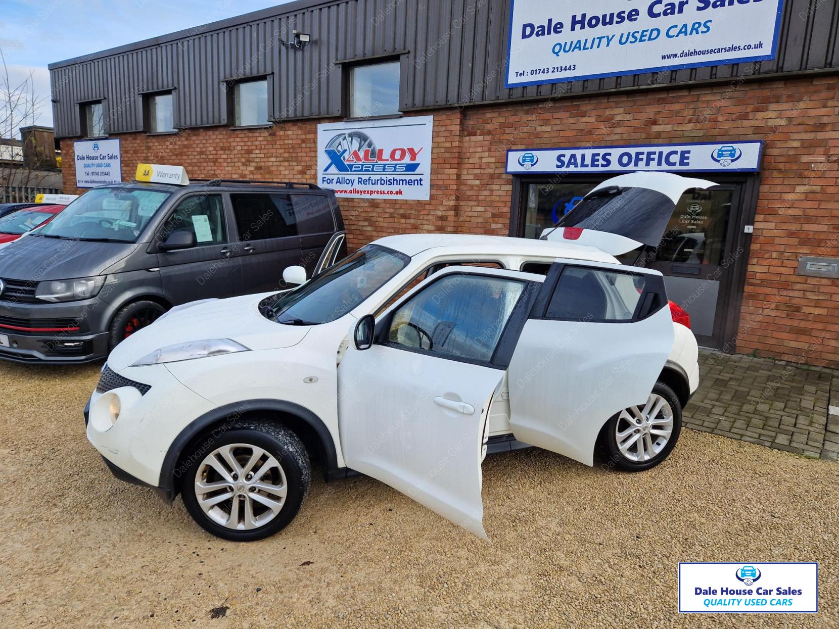 Nissan Juke 1.6 Acenta Premium SUV 5dr Petrol CVT Euro 5 (117 ps)