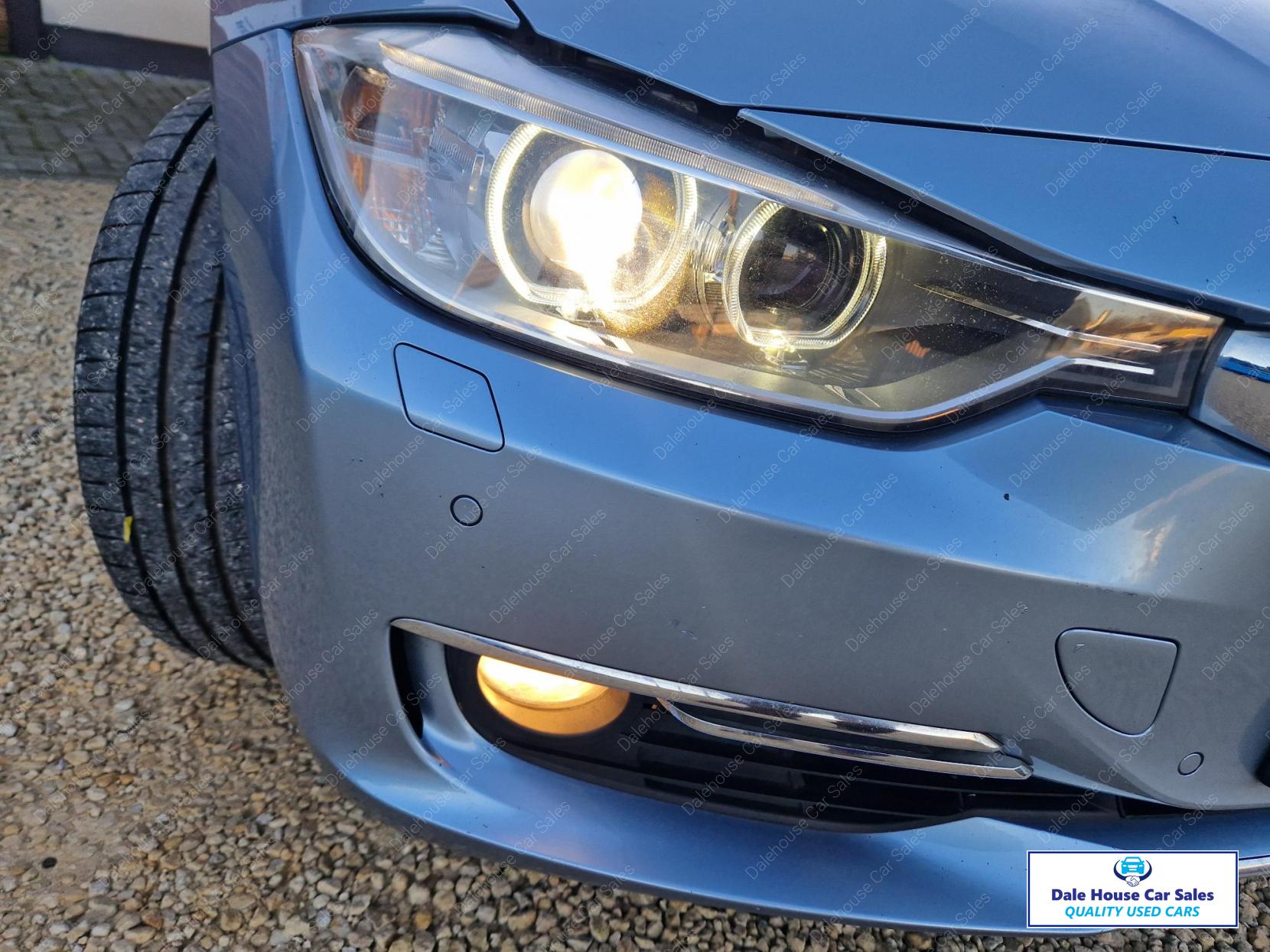 BMW 3 Series 3.0 330d Luxury Touring 5dr Diesel Auto Euro 5 (s/s) (258 ps)