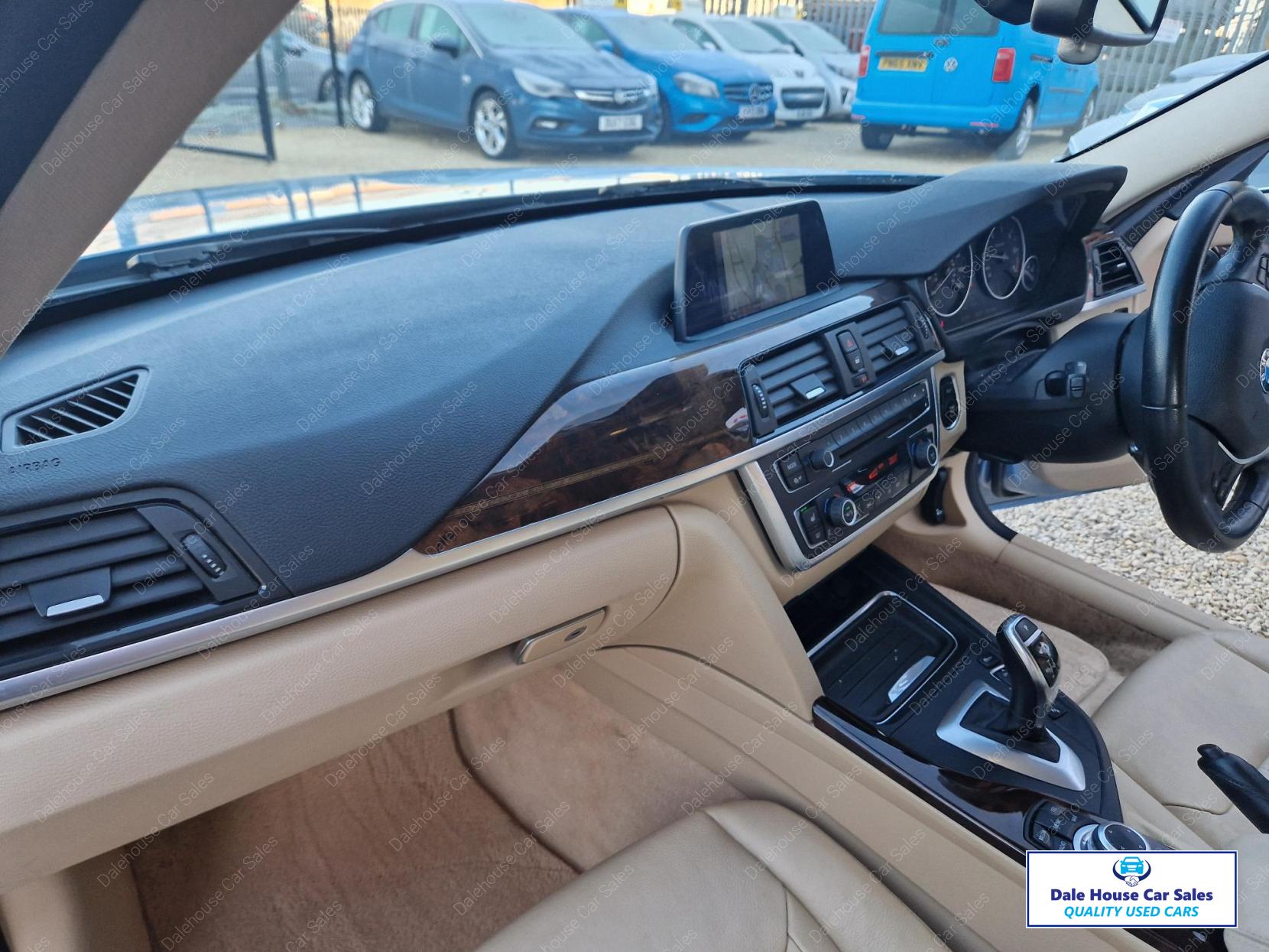 BMW 3 Series 3.0 330d Luxury Touring 5dr Diesel Auto Euro 5 (s/s) (258 ps)
