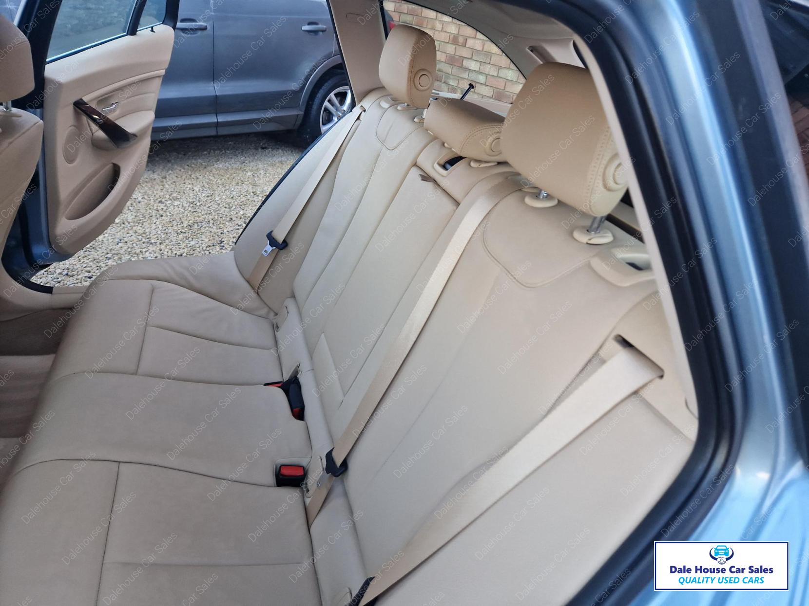 BMW 3 Series 3.0 330d Luxury Touring 5dr Diesel Auto Euro 5 (s/s) (258 ps)