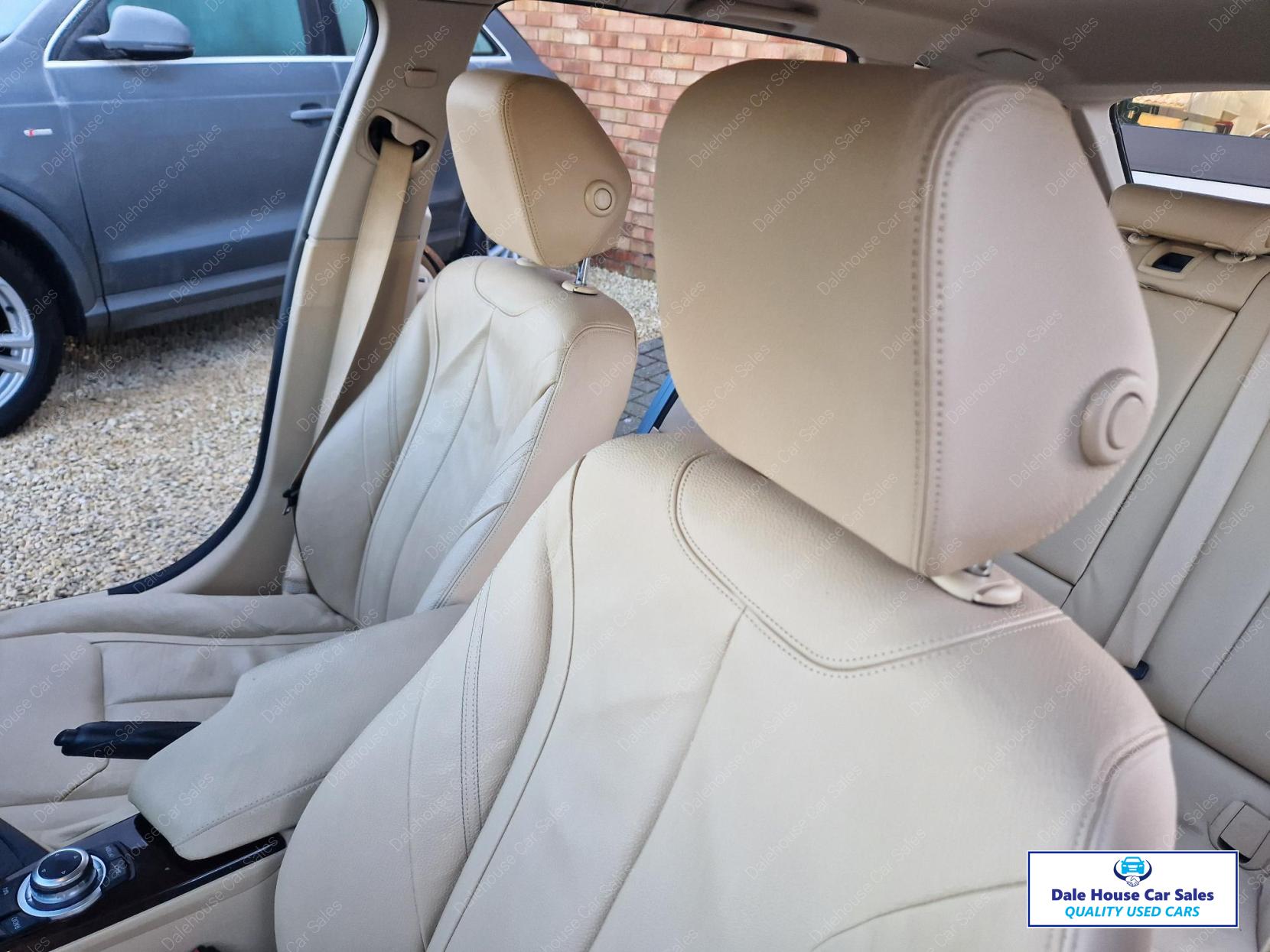 BMW 3 Series 3.0 330d Luxury Touring 5dr Diesel Auto Euro 5 (s/s) (258 ps)