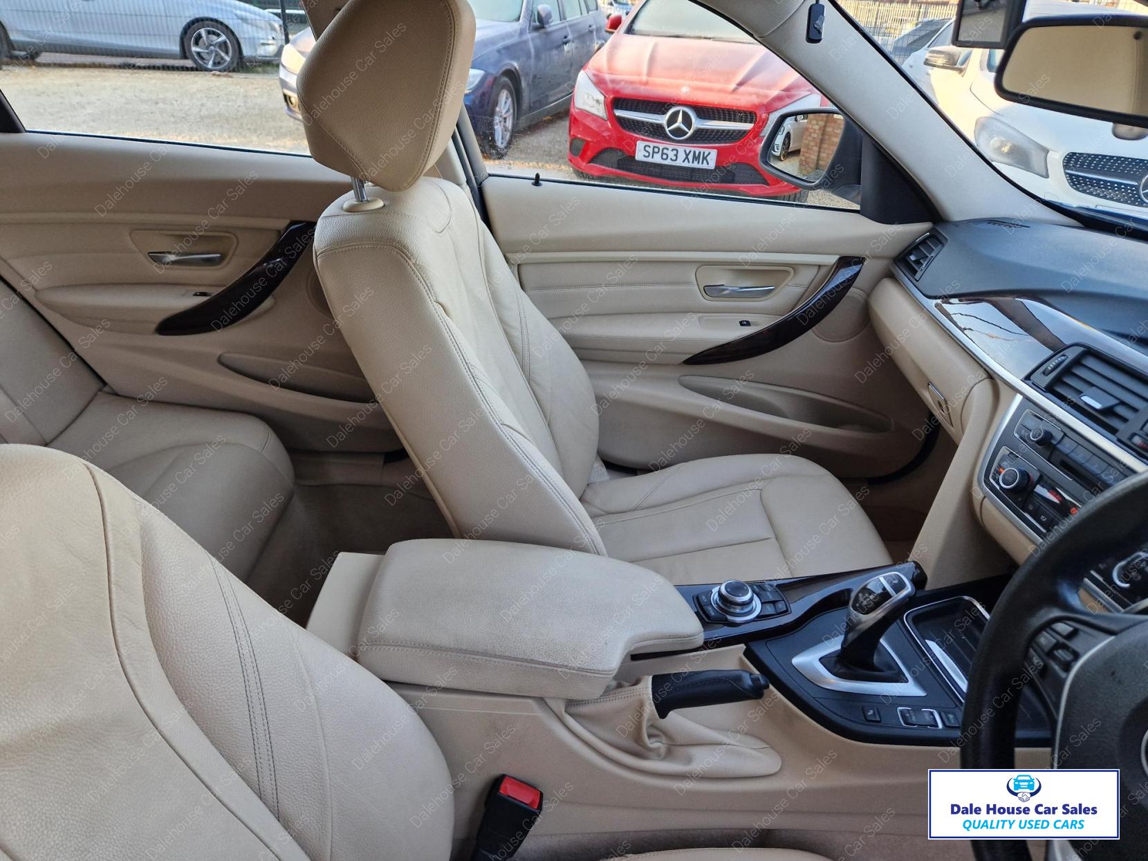 BMW 3 Series 3.0 330d Luxury Touring 5dr Diesel Auto Euro 5 (s/s) (258 ps)