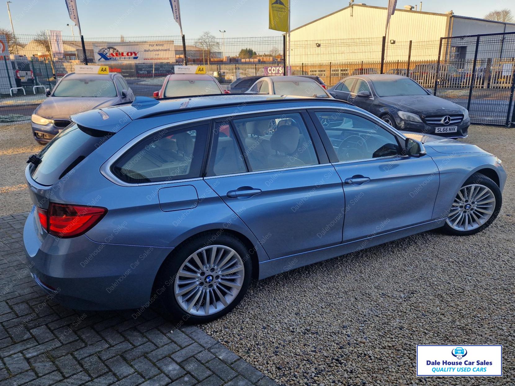 BMW 3 Series 3.0 330d Luxury Touring 5dr Diesel Auto Euro 5 (s/s) (258 ps)