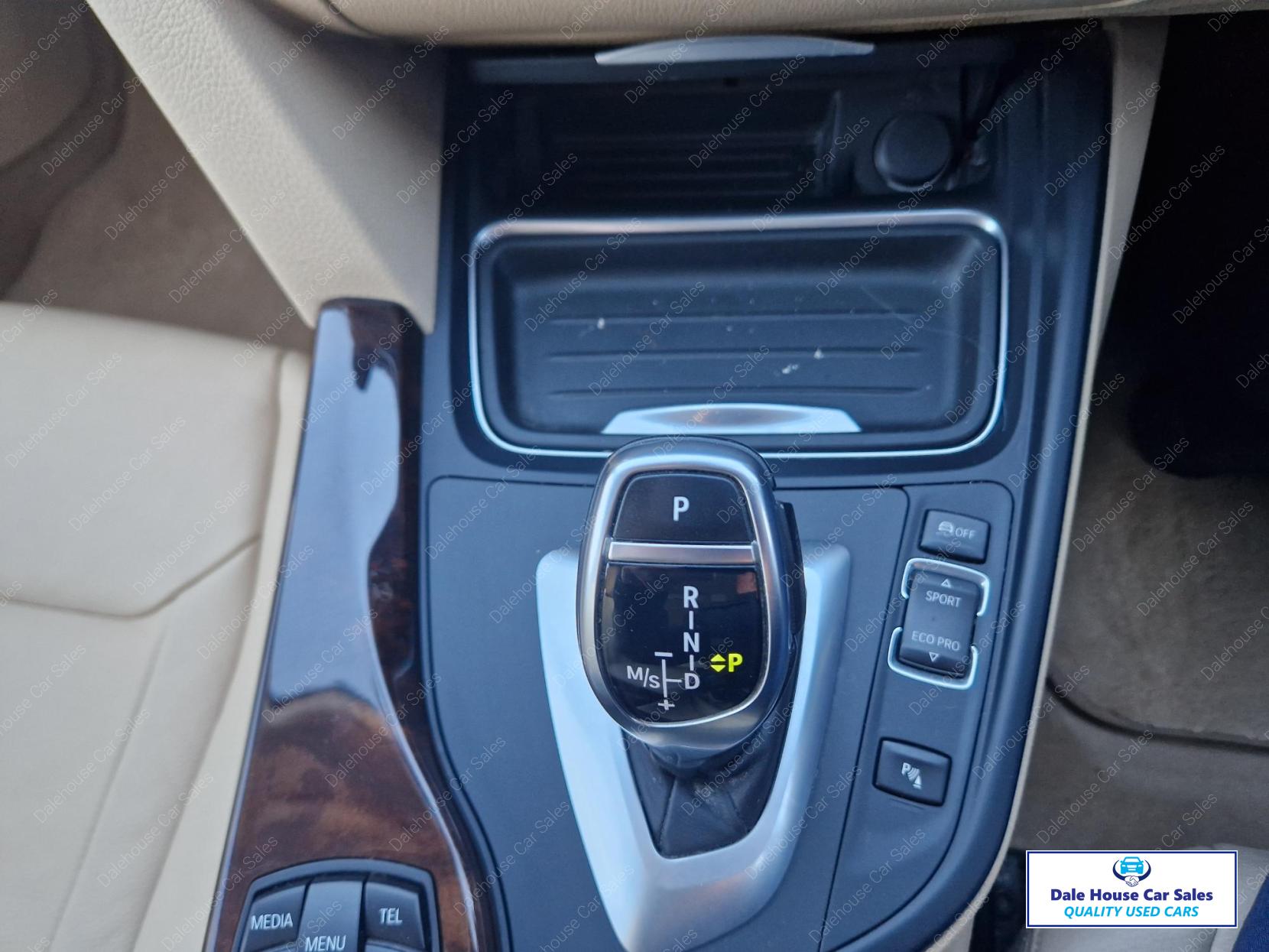 BMW 3 Series 3.0 330d Luxury Touring 5dr Diesel Auto Euro 5 (s/s) (258 ps)