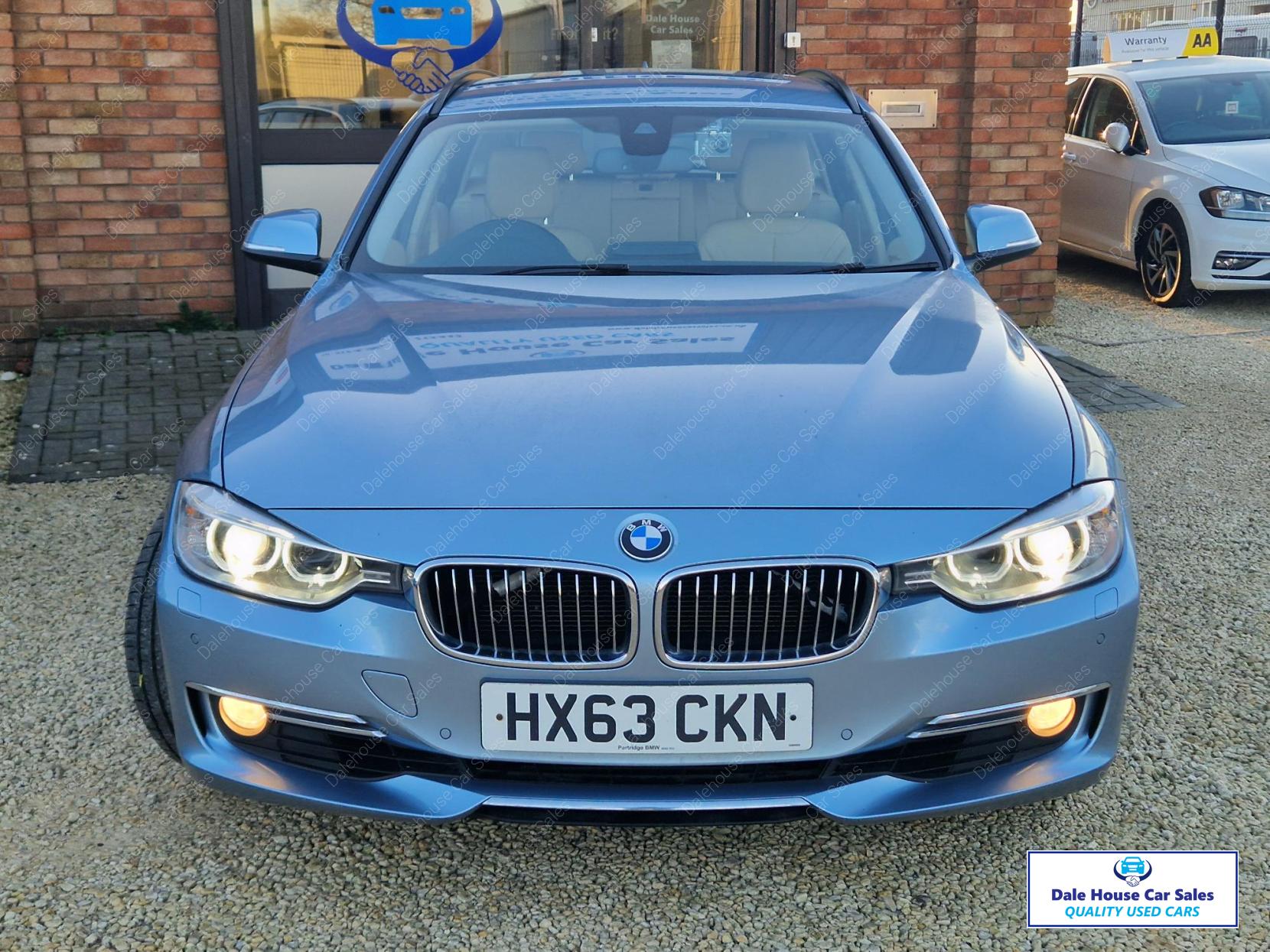 BMW 3 Series 3.0 330d Luxury Touring 5dr Diesel Auto Euro 5 (s/s) (258 ps)
